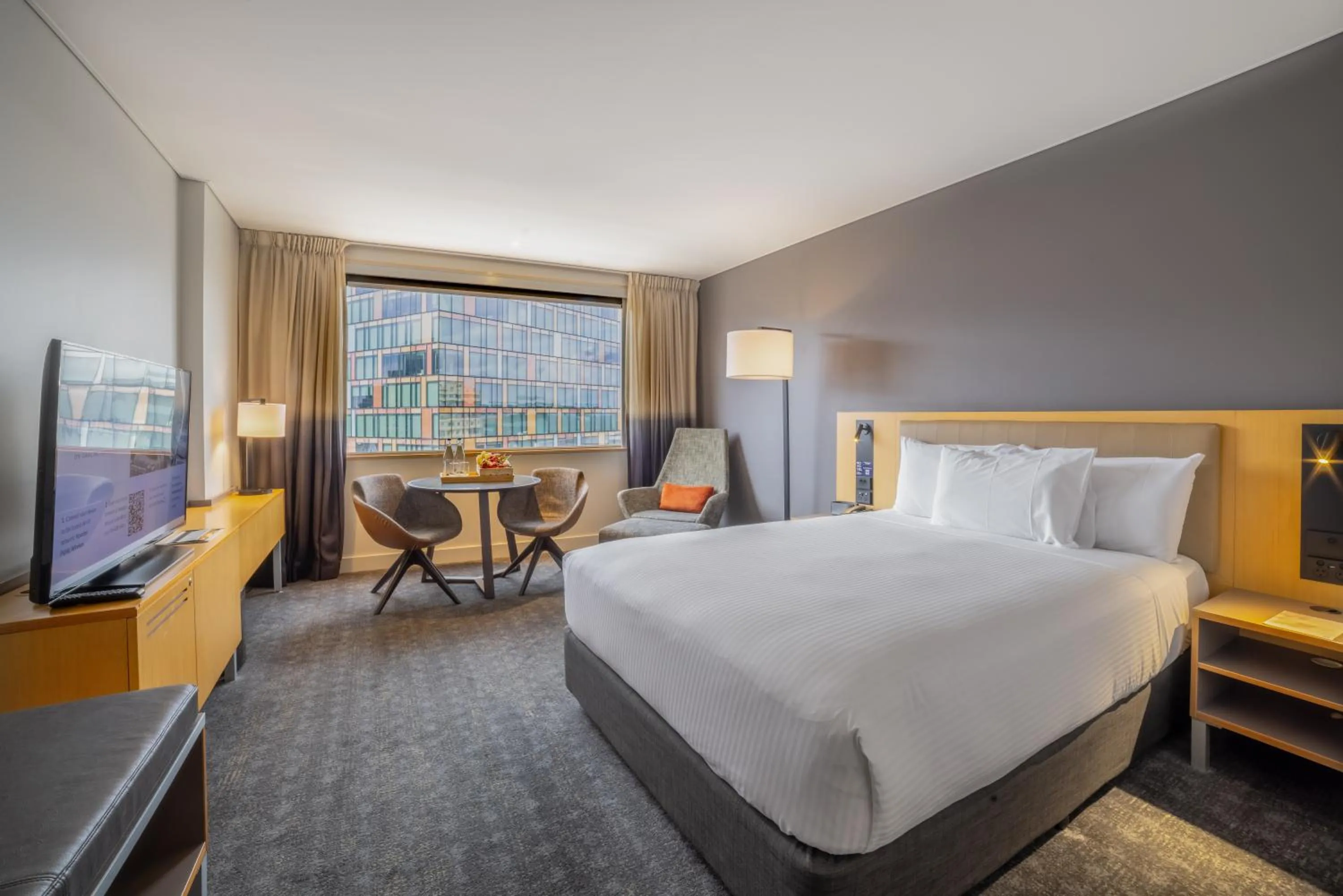 Bed in Novotel Sydney Darling Harbour