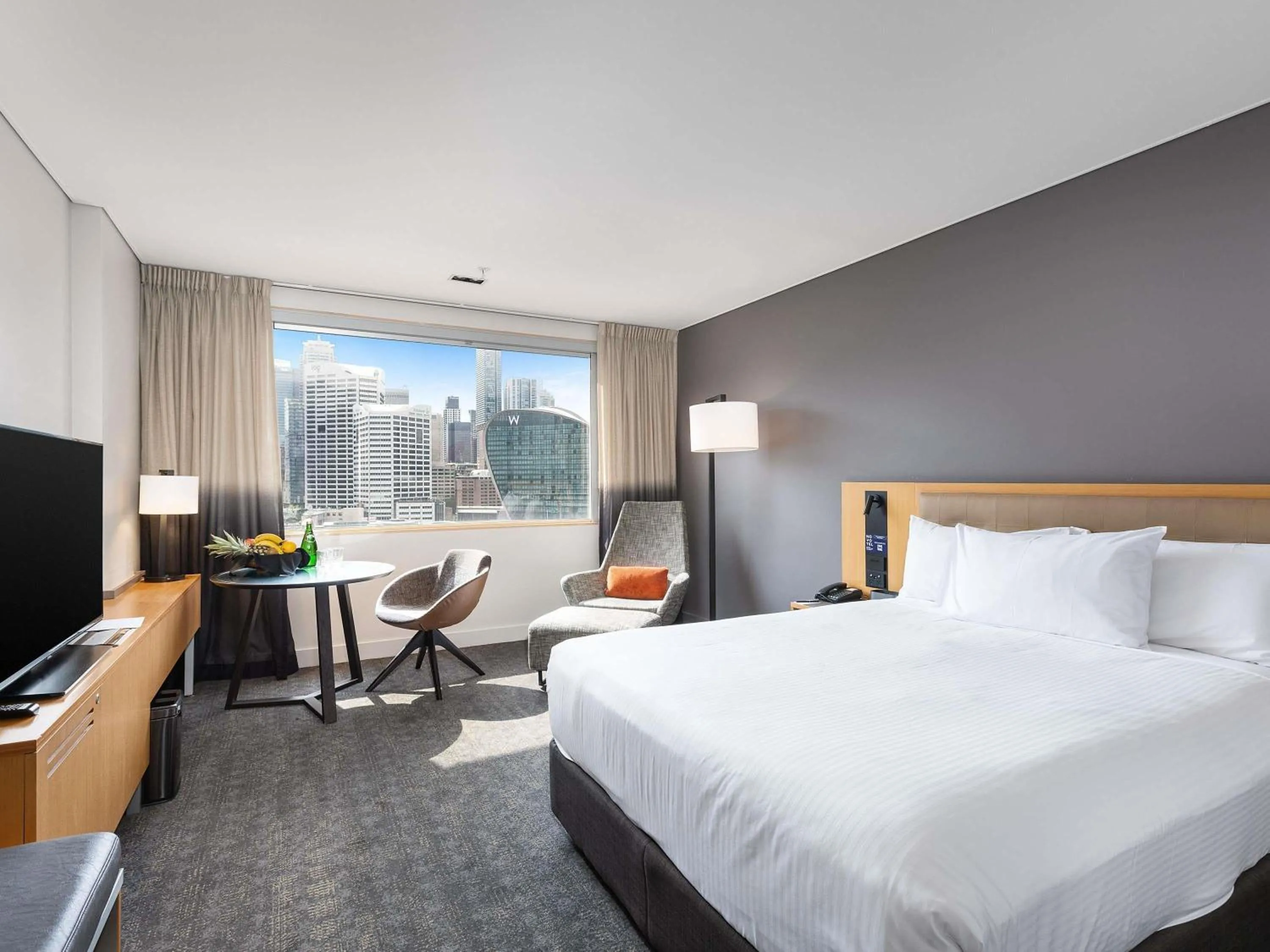 Bedroom, Bed in Novotel Sydney Darling Harbour