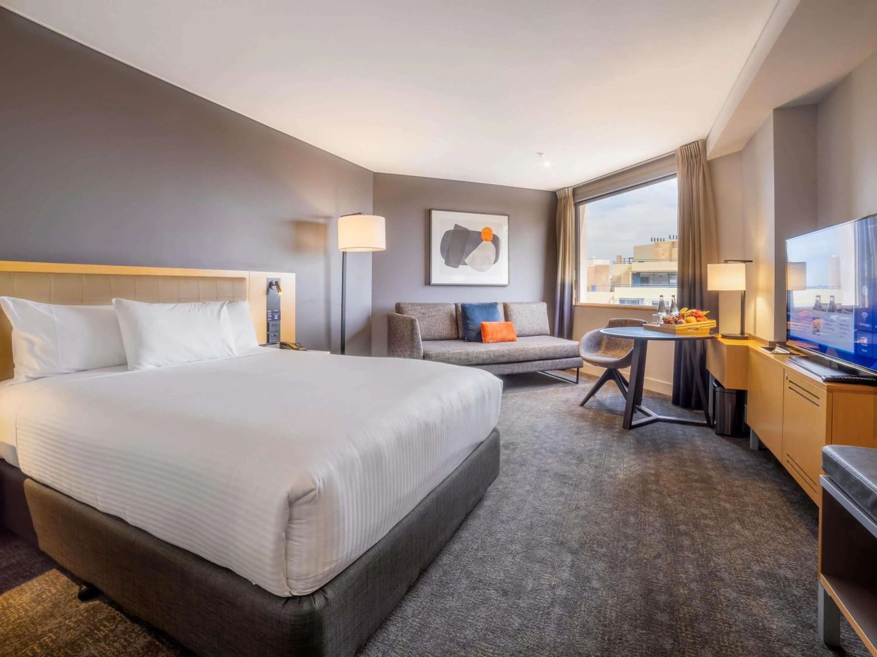 Bedroom, Bed in Novotel Sydney Darling Harbour