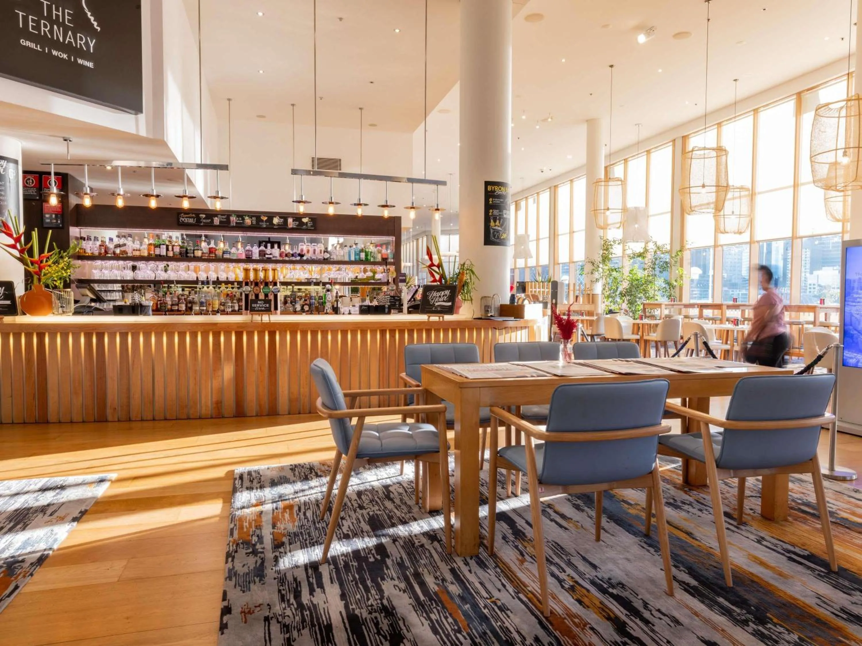 Lounge or bar in Novotel Sydney Darling Harbour