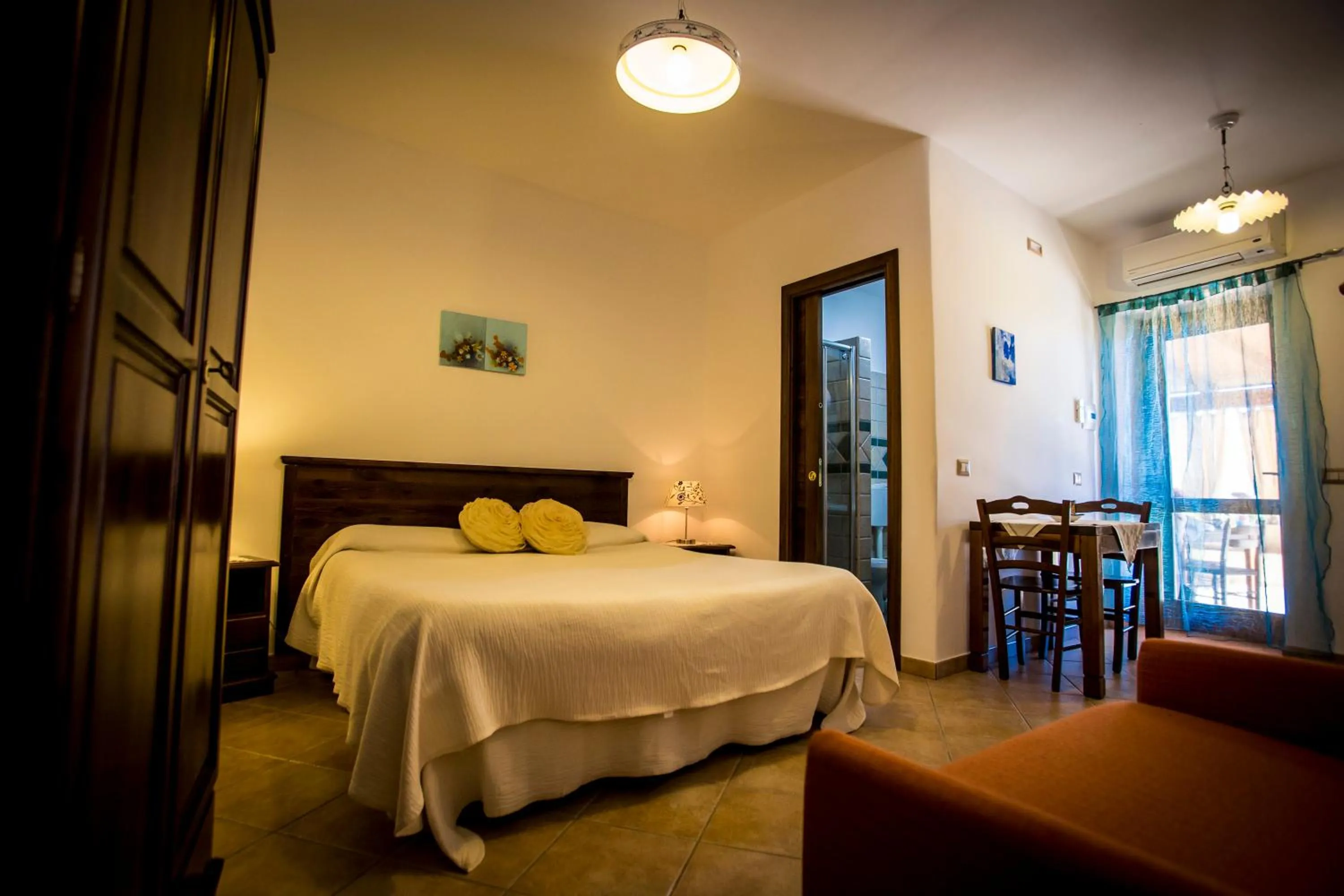 Photo of the whole room, Bed in Resort Al Belvedere Salina