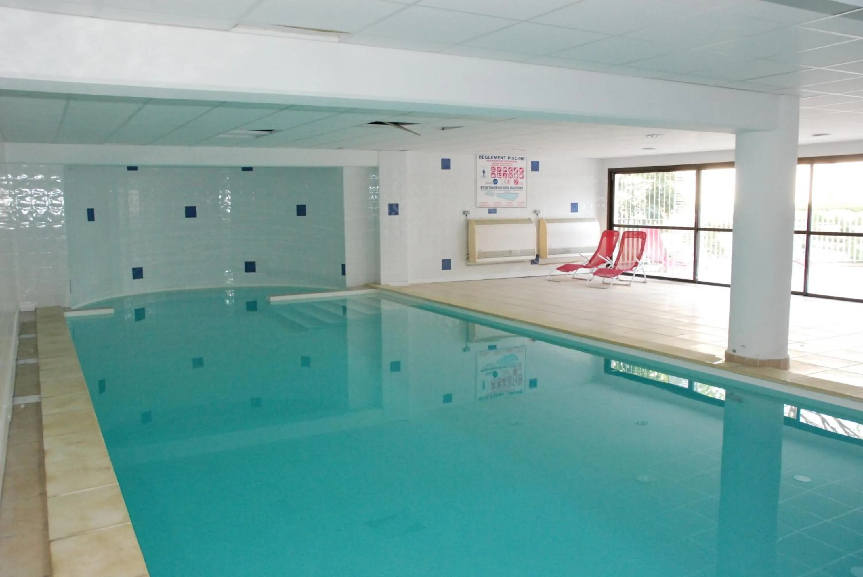 Swimming pool in UZES APPART HOTEL Résidence Le Mas des Oliviers