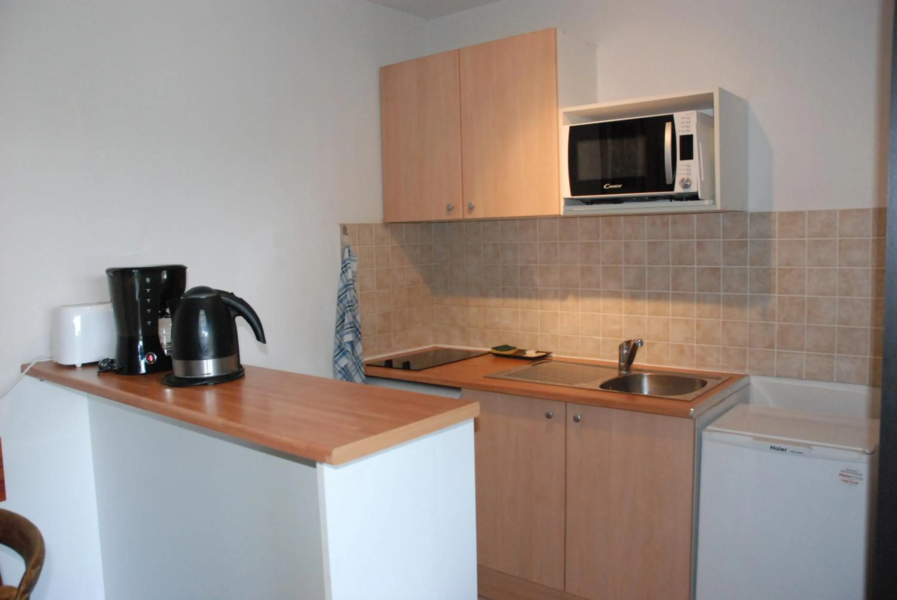 Kitchen or kitchenette in UZES APPART HOTEL Résidence Le Mas des Oliviers