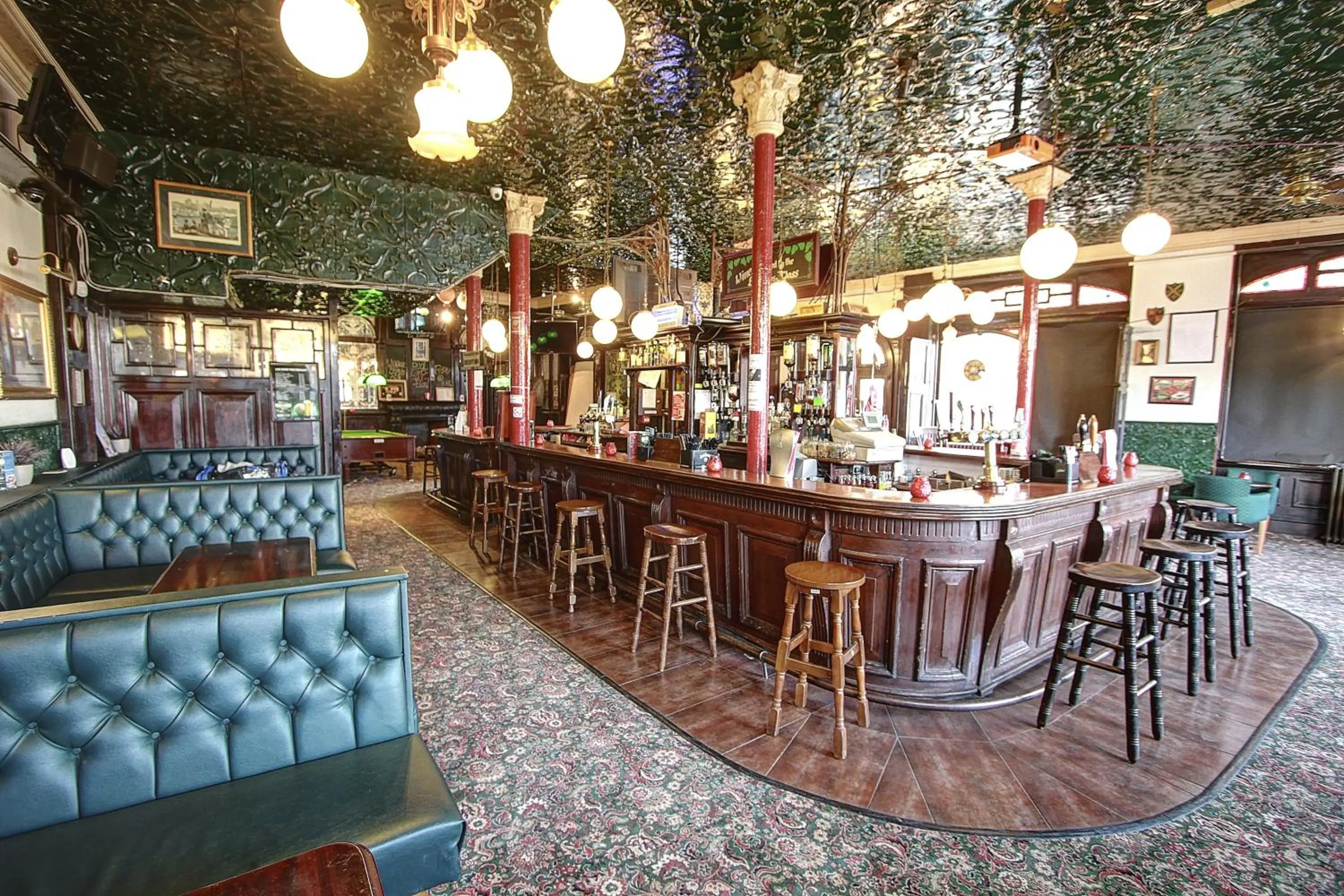 Lounge or bar in Beaconsfield Hotel