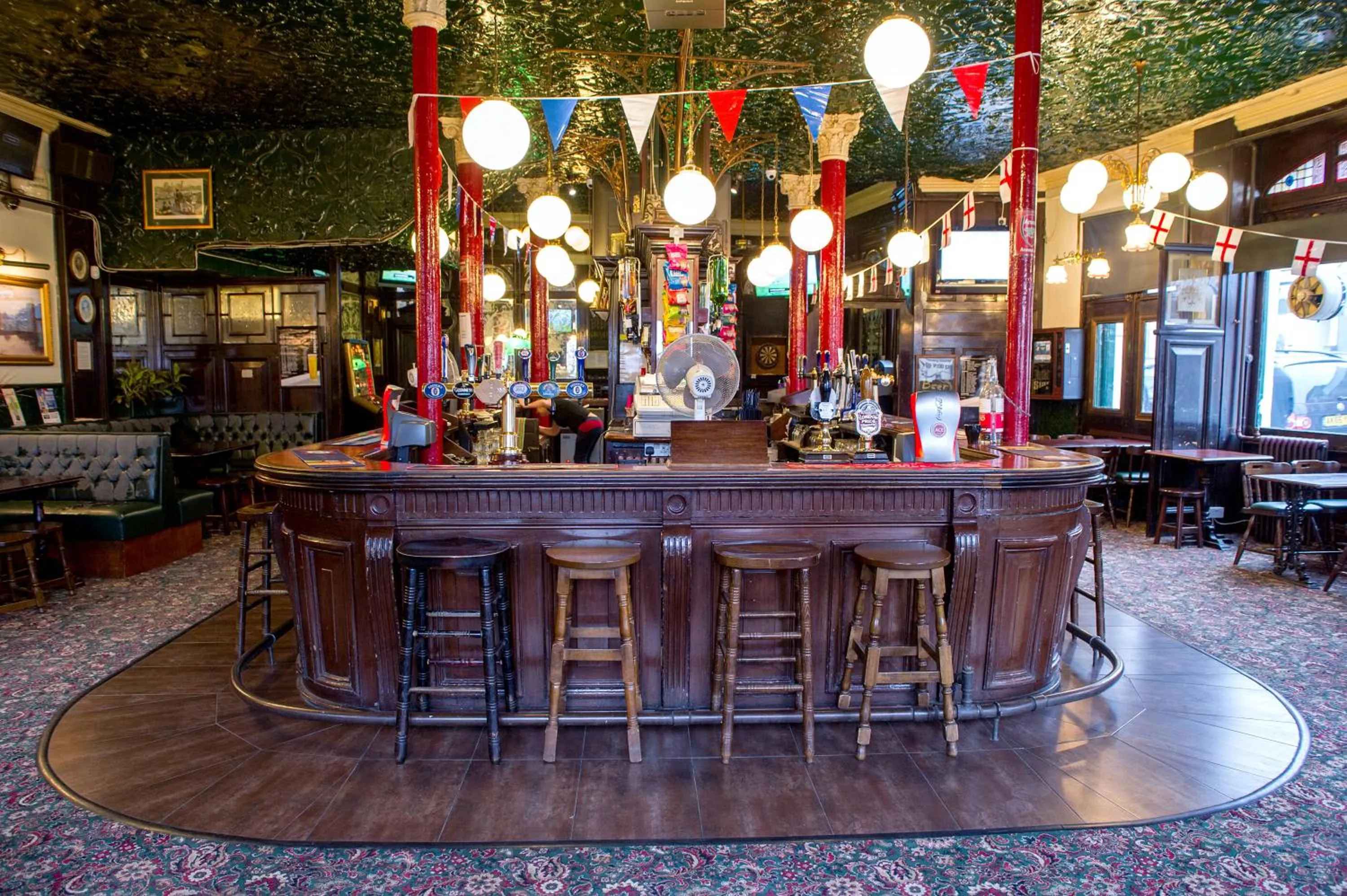 Restaurant/places to eat in Beaconsfield Hotel