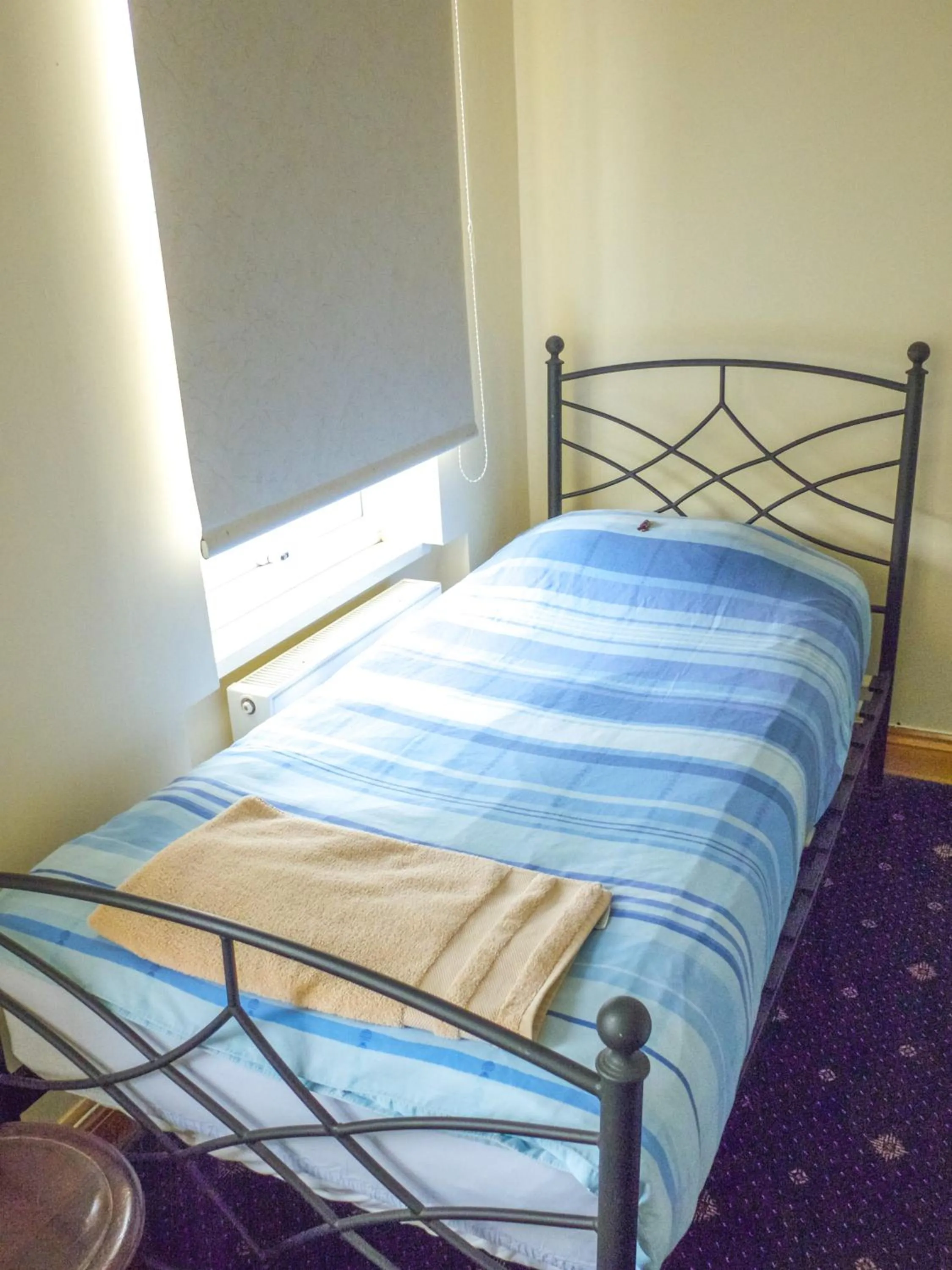 Bed in Beaconsfield Hotel