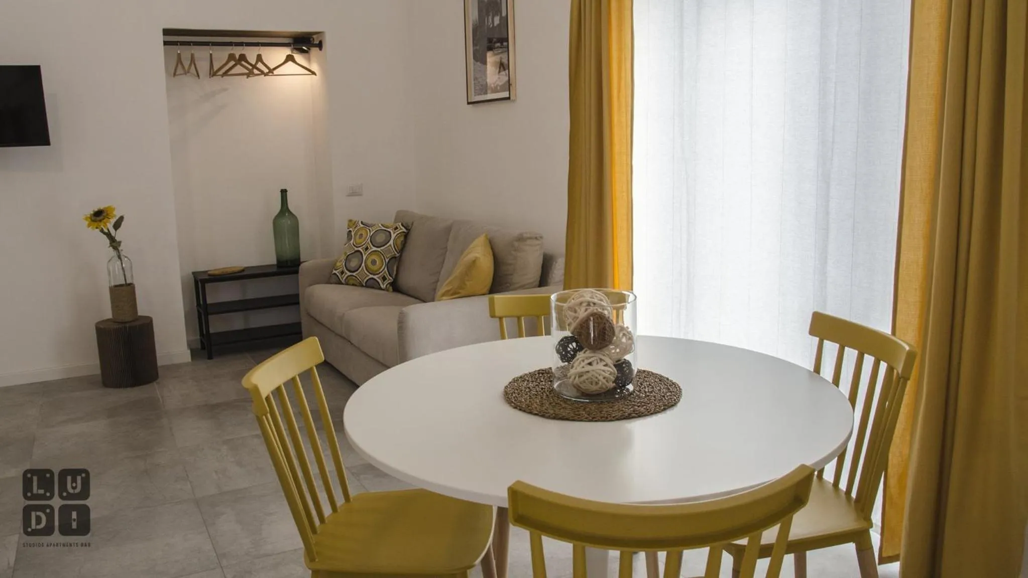 Dining area in Ludi Studios