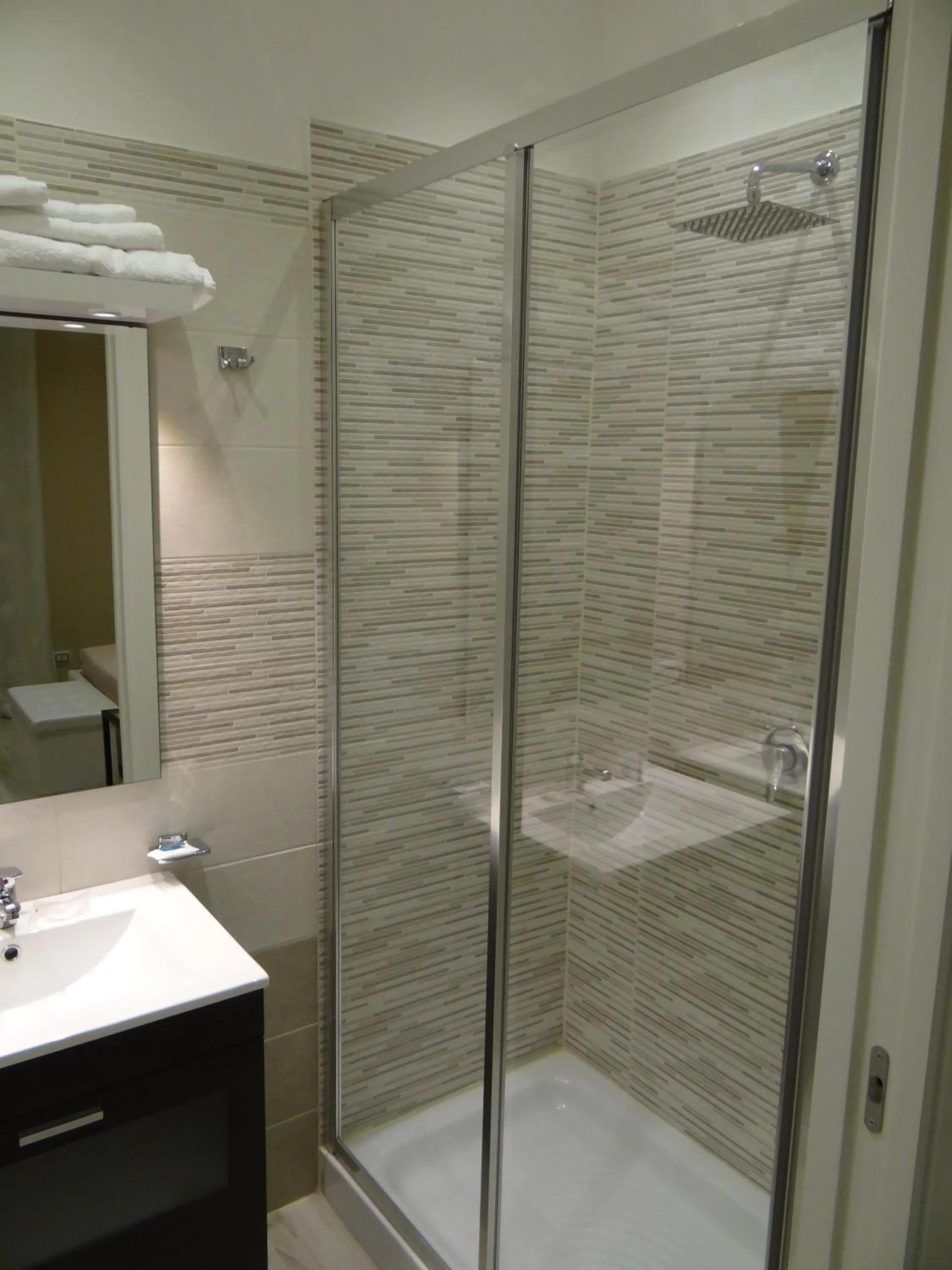 Shower in Monte Palace Palermo