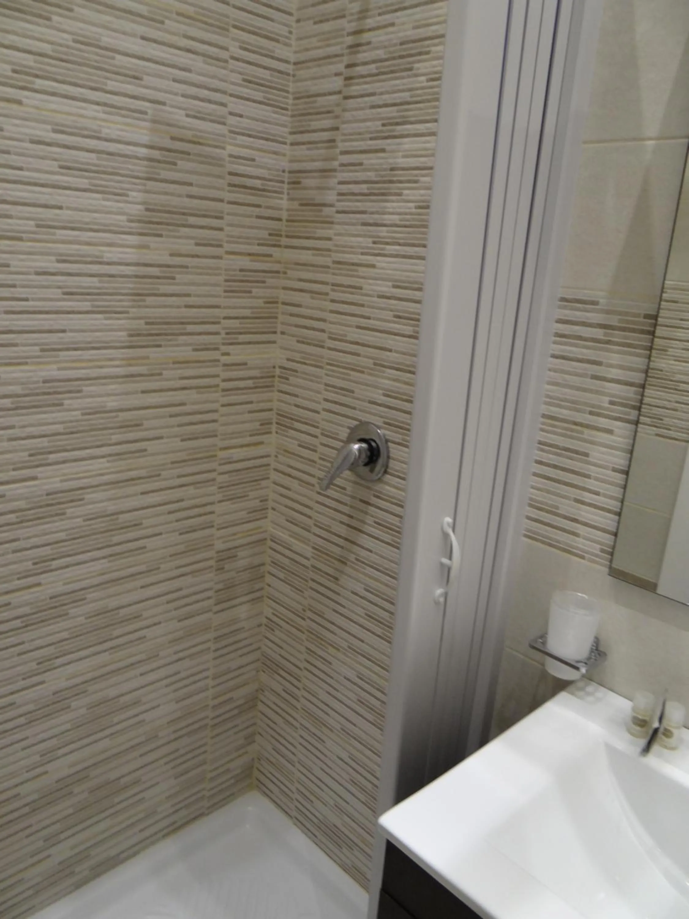 Shower in Monte Palace Palermo