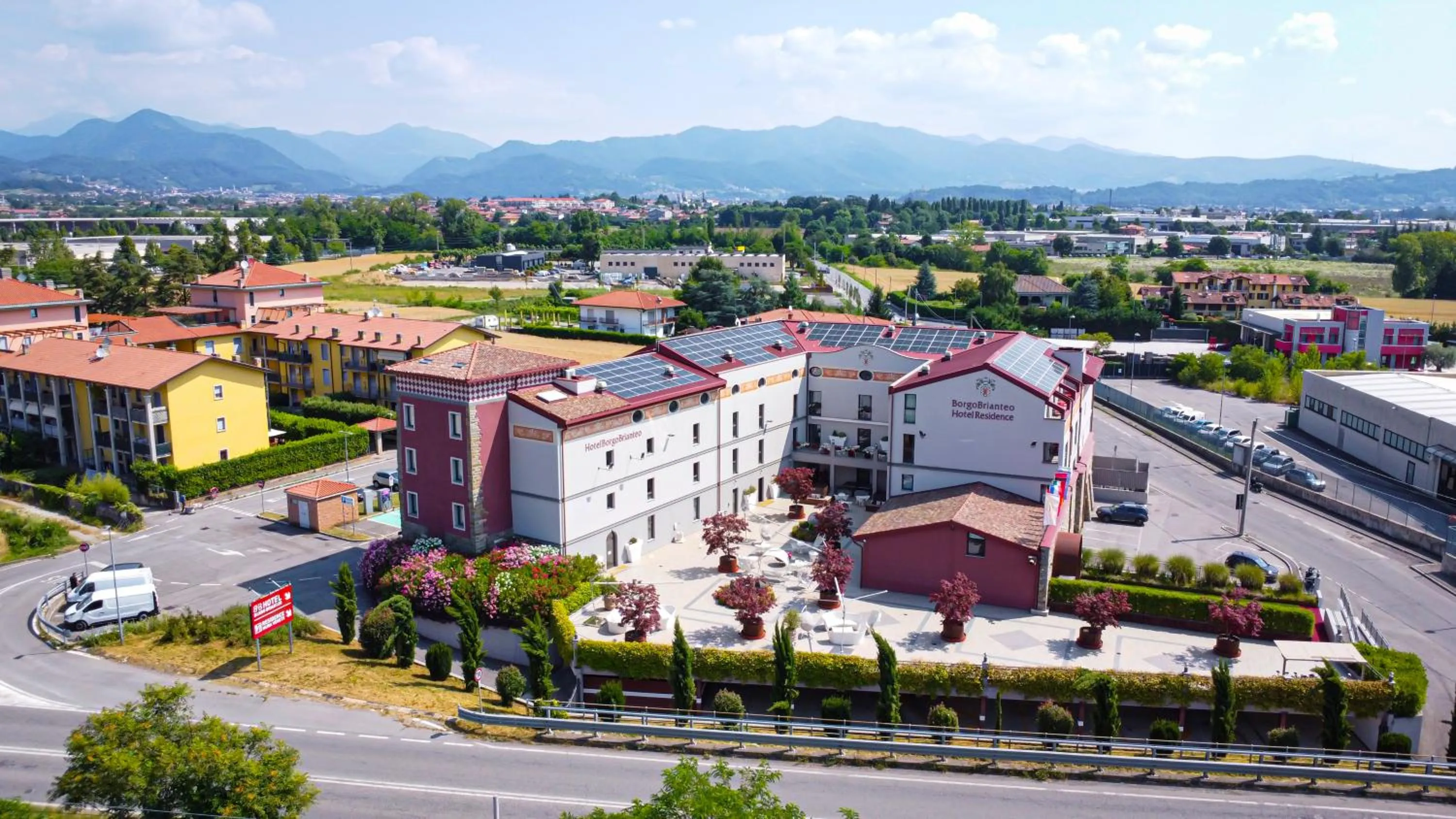 Property building in Hotel Borgo Brianteo