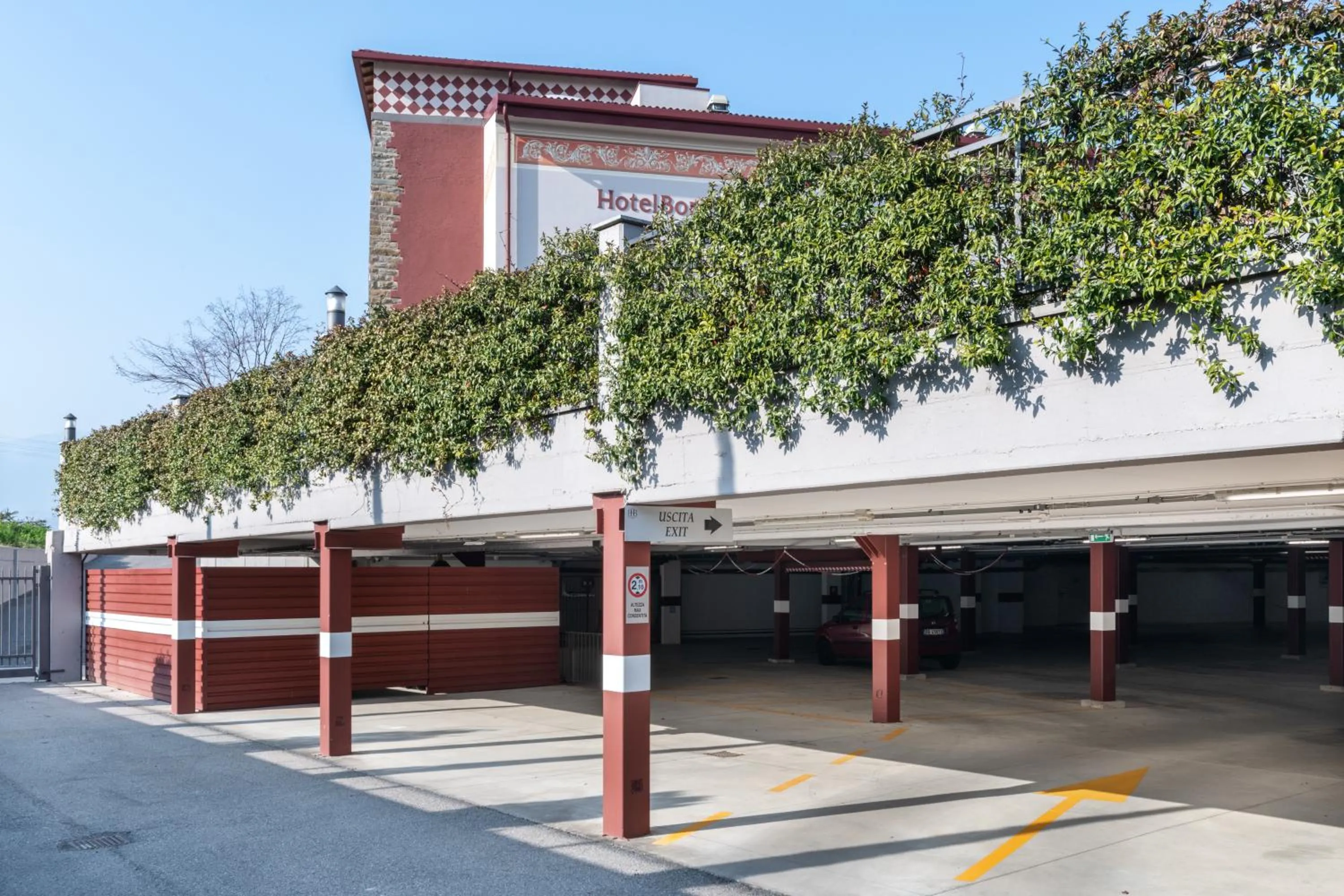 Parking in Hotel Borgo Brianteo