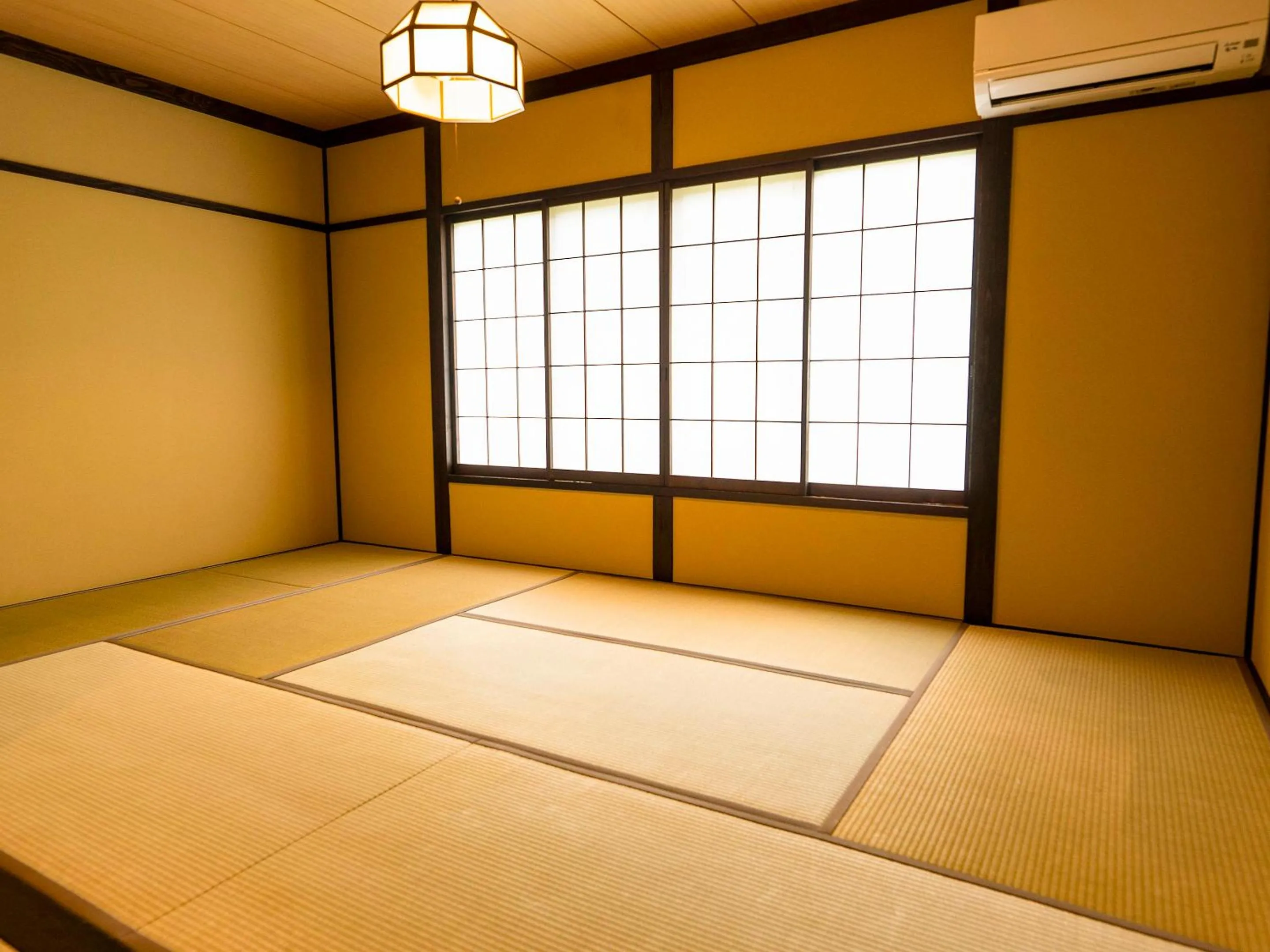 Photo of the whole room, Bed in Hakone Onsen Yuyado Yamanoshou
