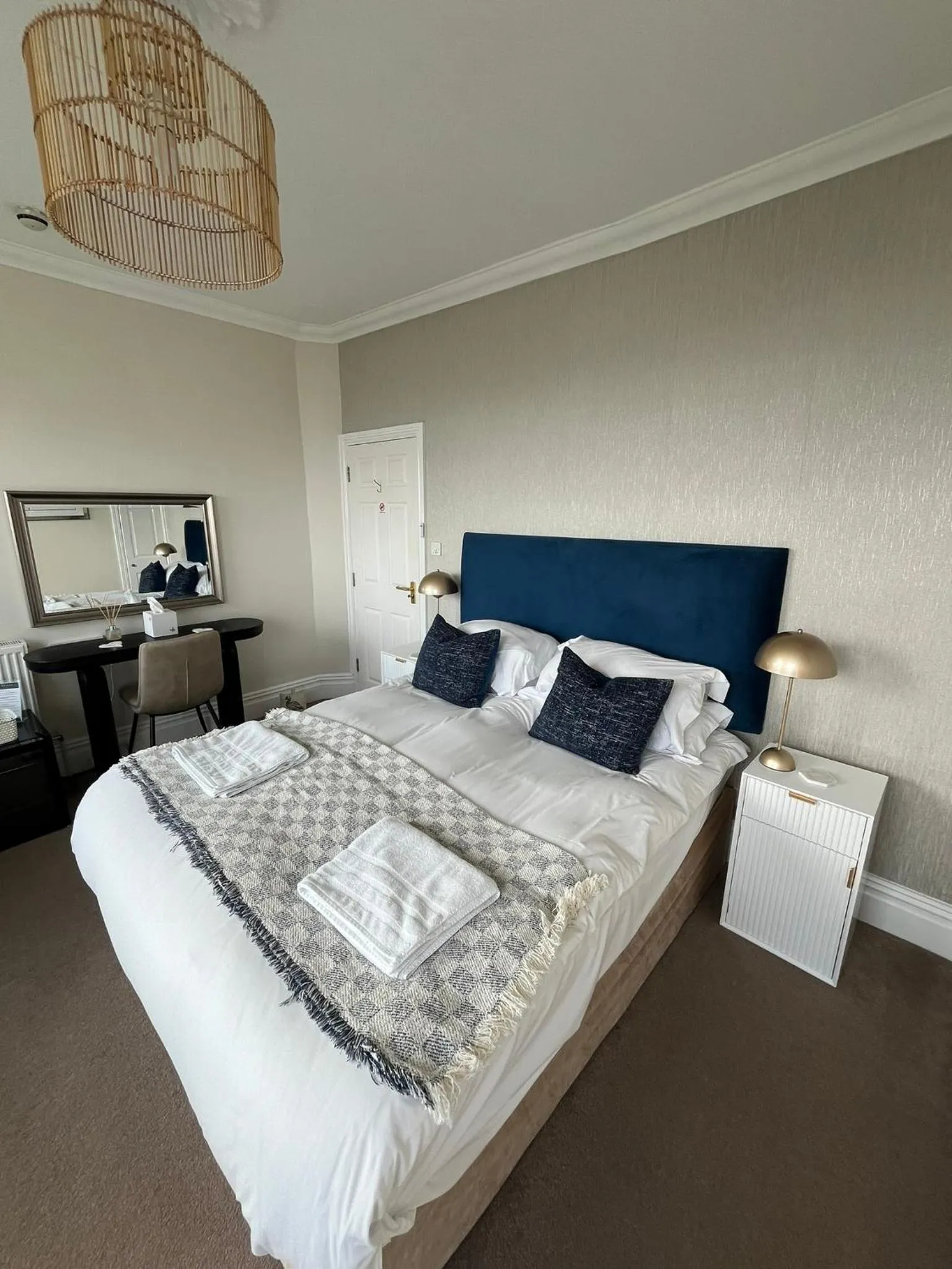 Bedroom, Bed in Tides Reach Guest House