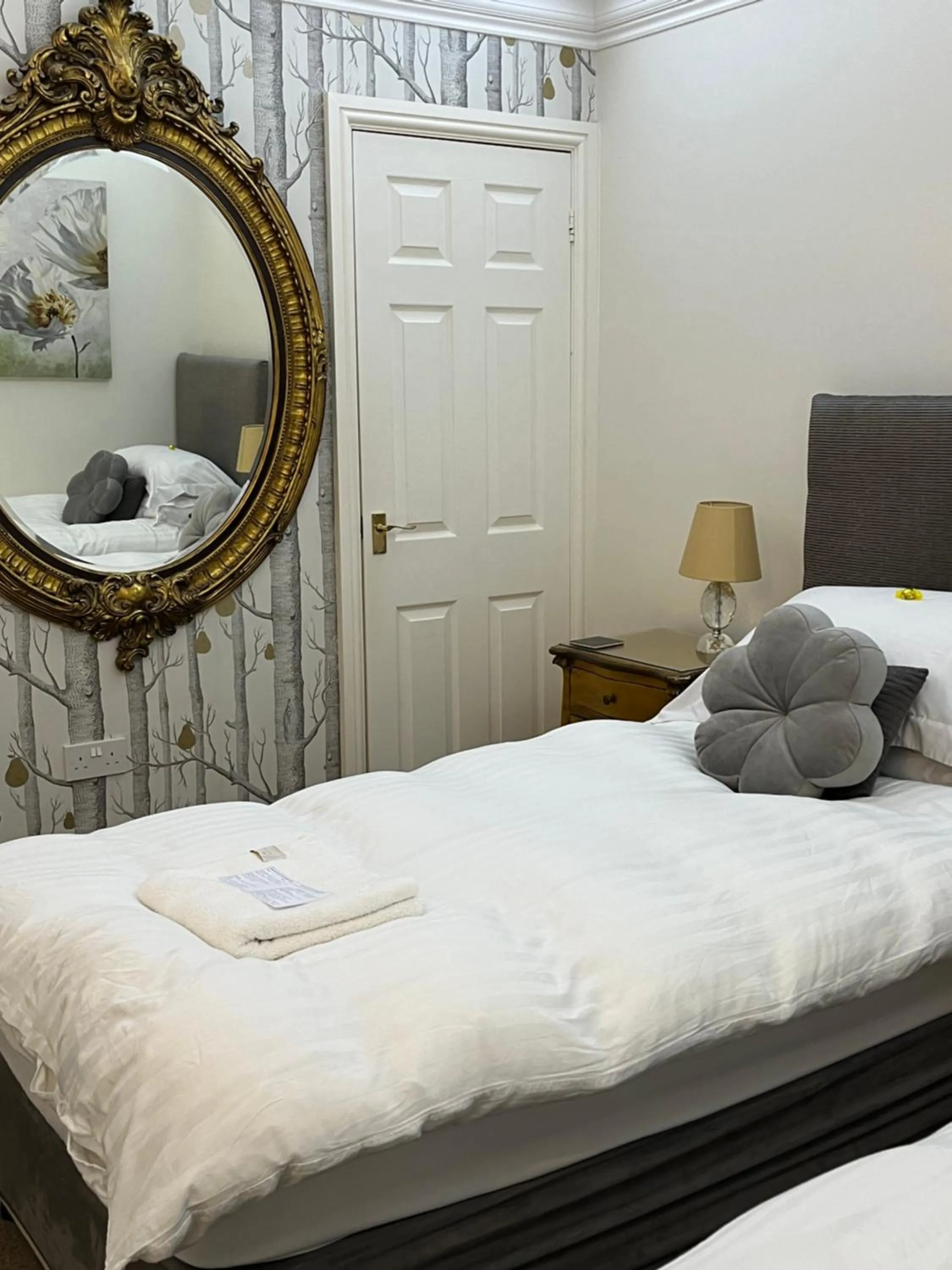 Bed in Tides Reach Guest House