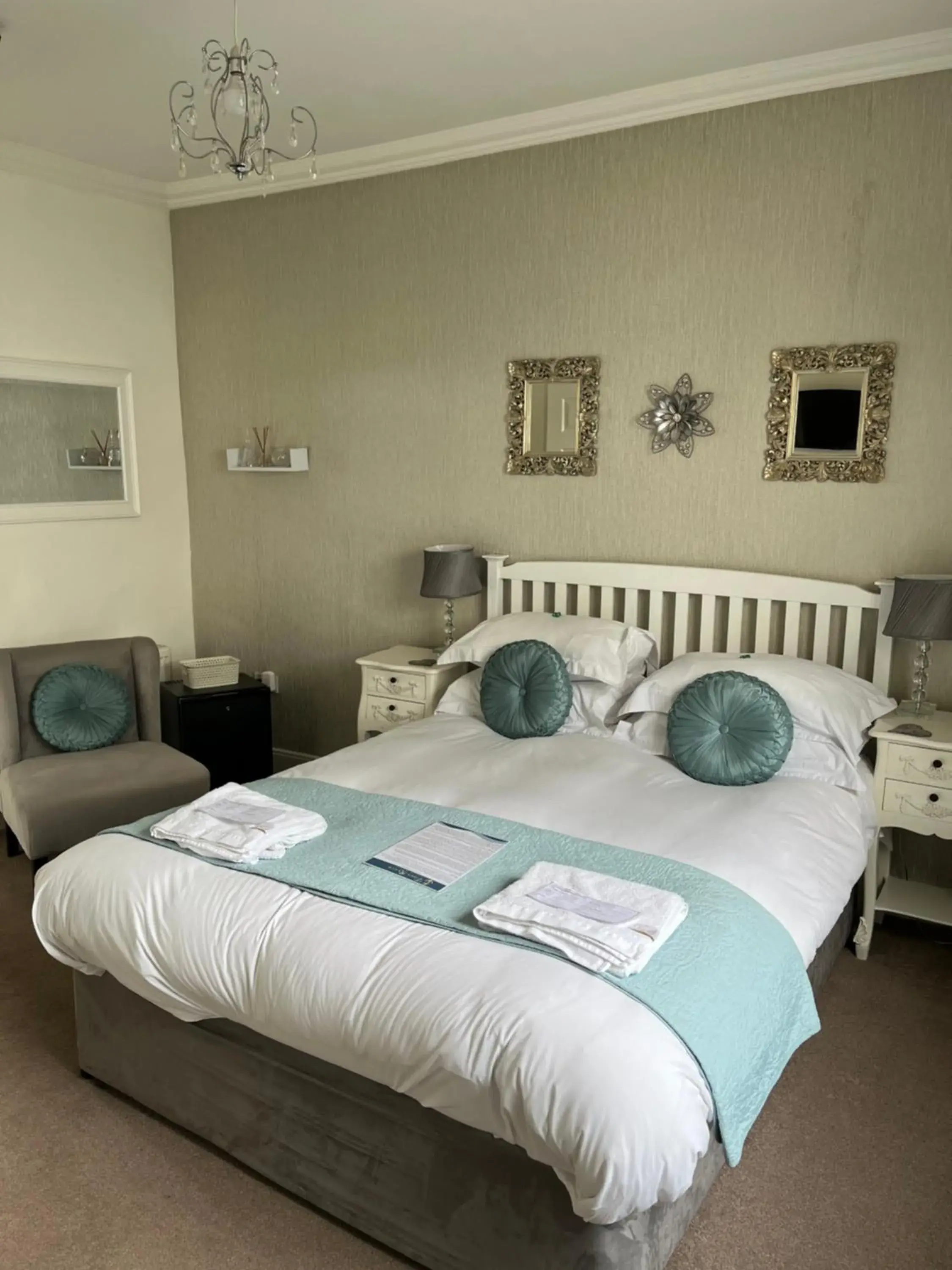 Standard Double Room-Port Eynon Bay in Tides Reach Guest House Standard Double Room-Port Eynon Bay in Tides Reach Guest House
