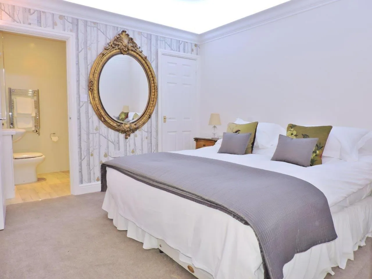 Bedroom, Bed in Tides Reach Guest House