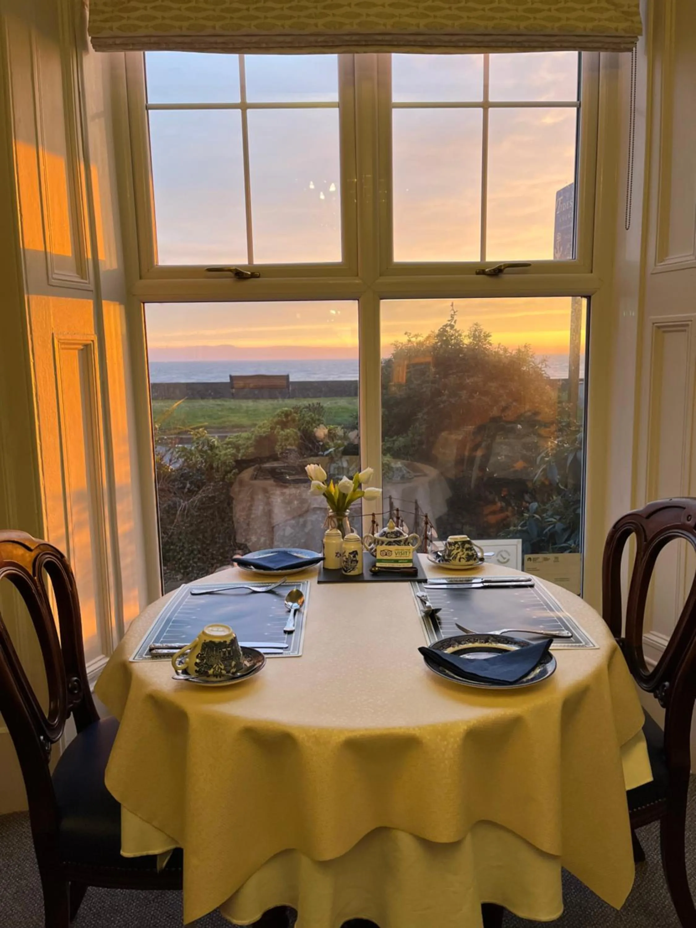 Breakfast in Tides Reach Guest House