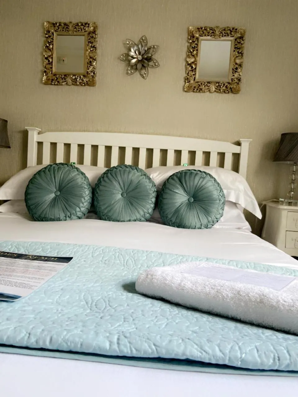 Bed in Tides Reach Guest House