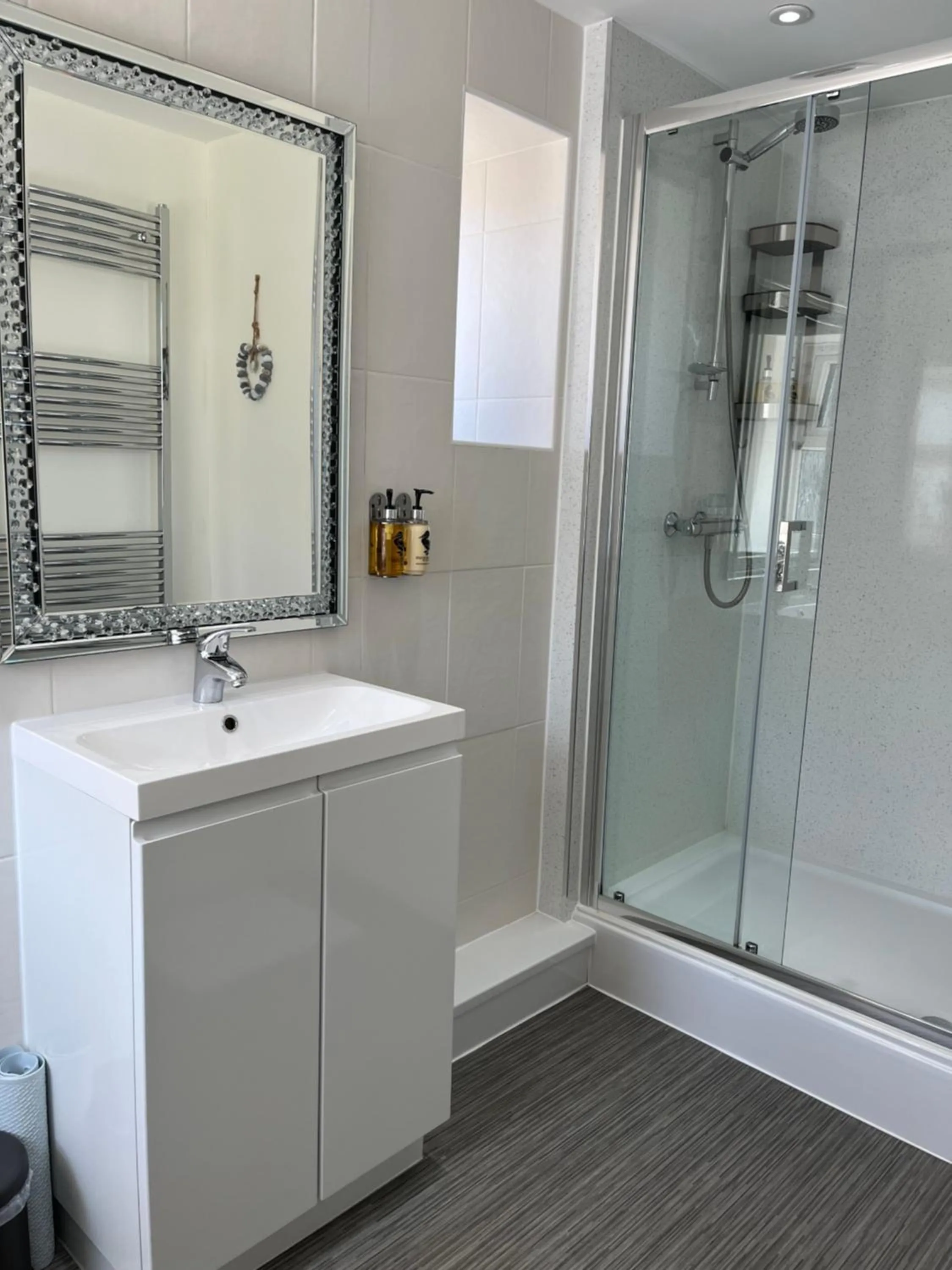 Bathroom in Tides Reach Guest House