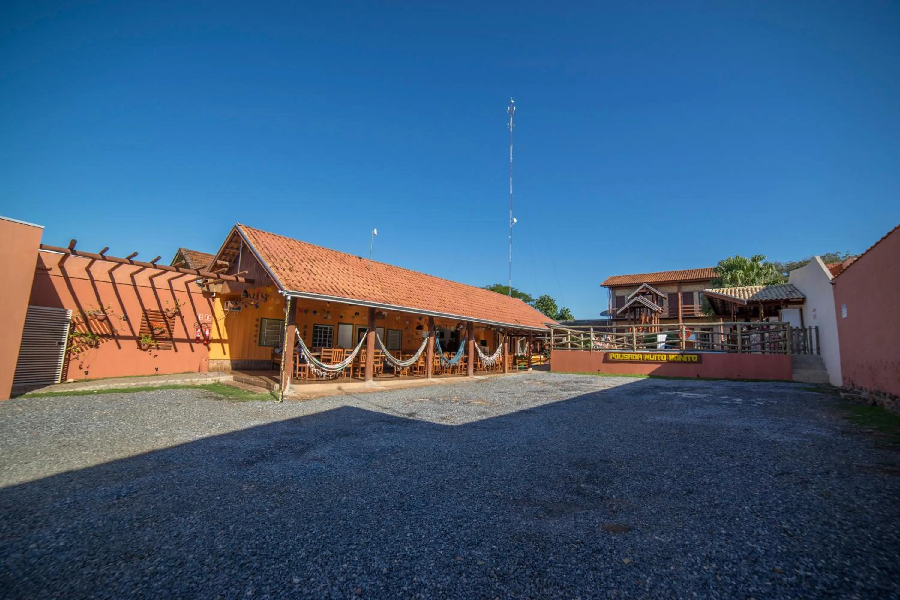 Communal lounge/ TV room in Pousada Muito Bonito