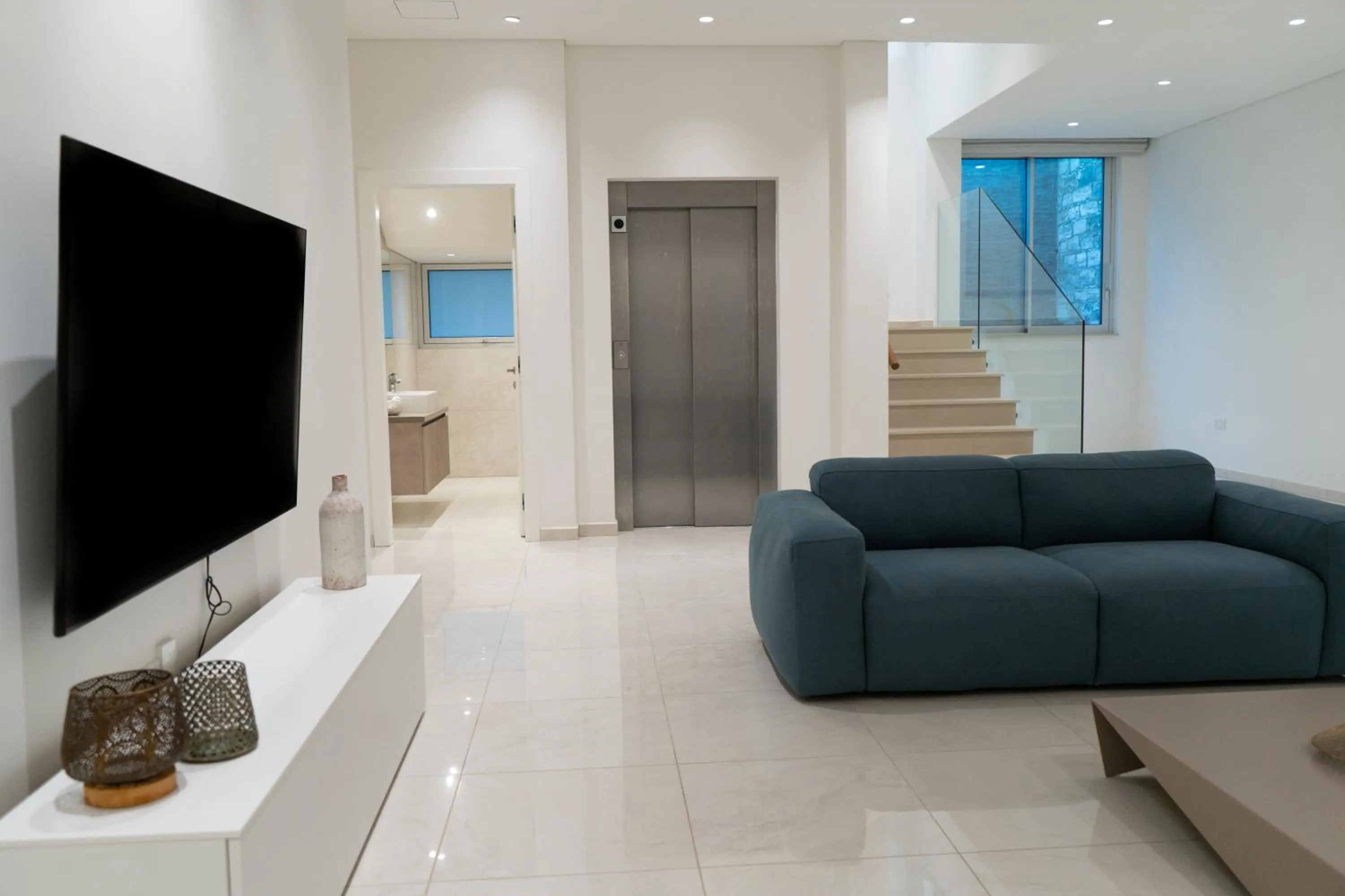 Communal lounge/ TV room in Vivo Mare Beachfront-Seaview Villas