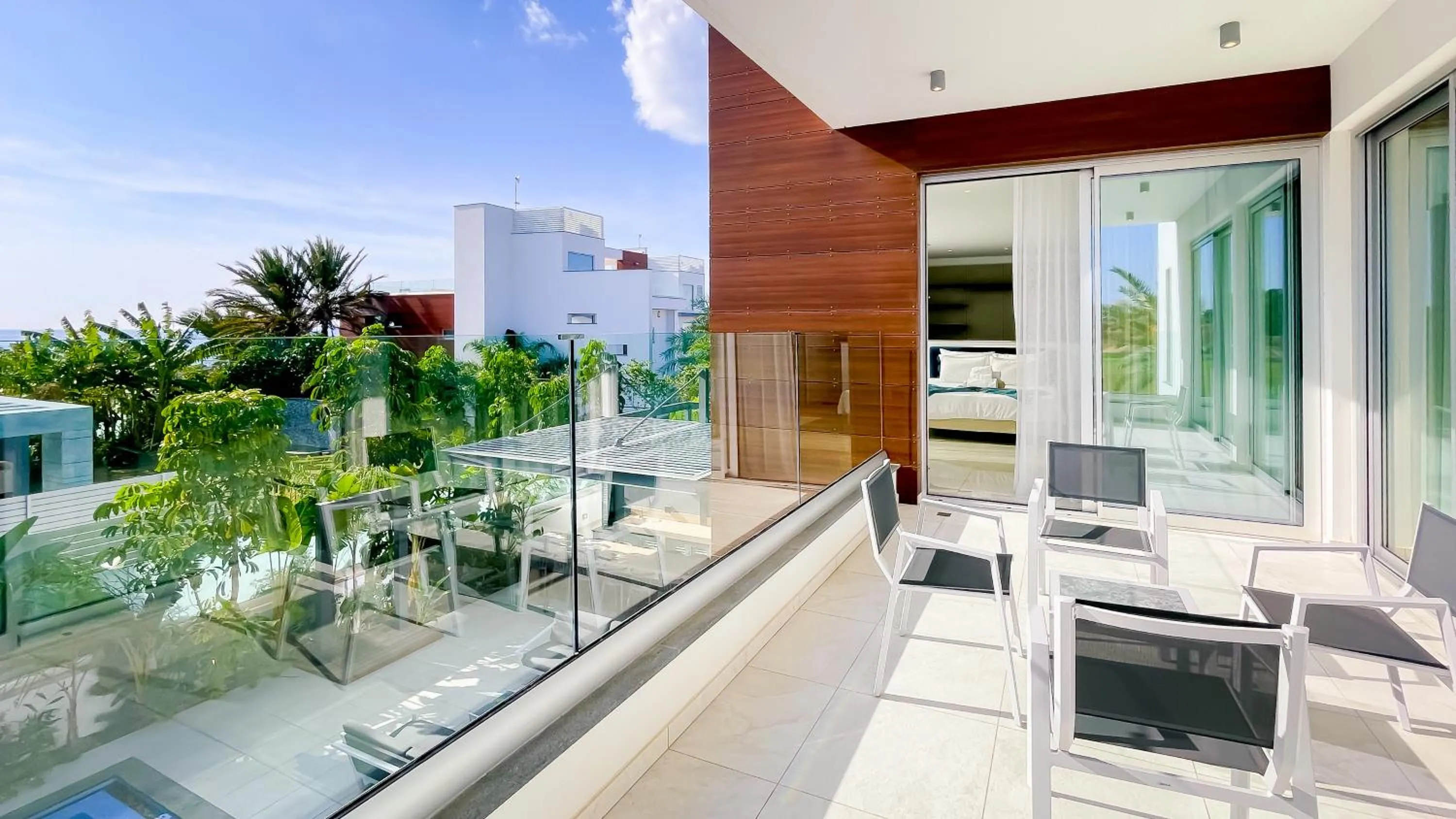 Garden view in Vivo Mare Beachfront-Seaview Villas