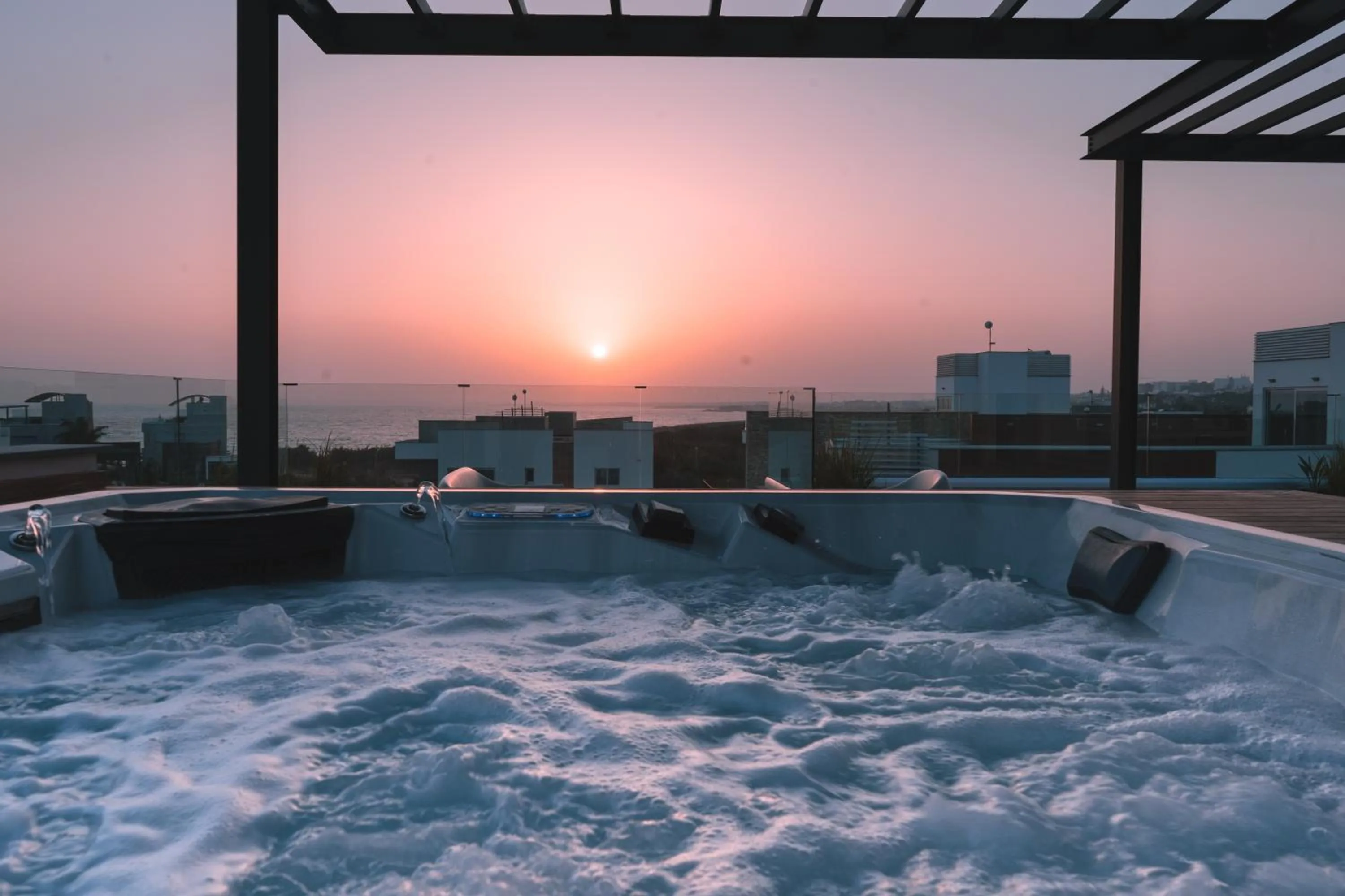 Hot Tub in Vivo Mare Beachfront-Seaview Villas