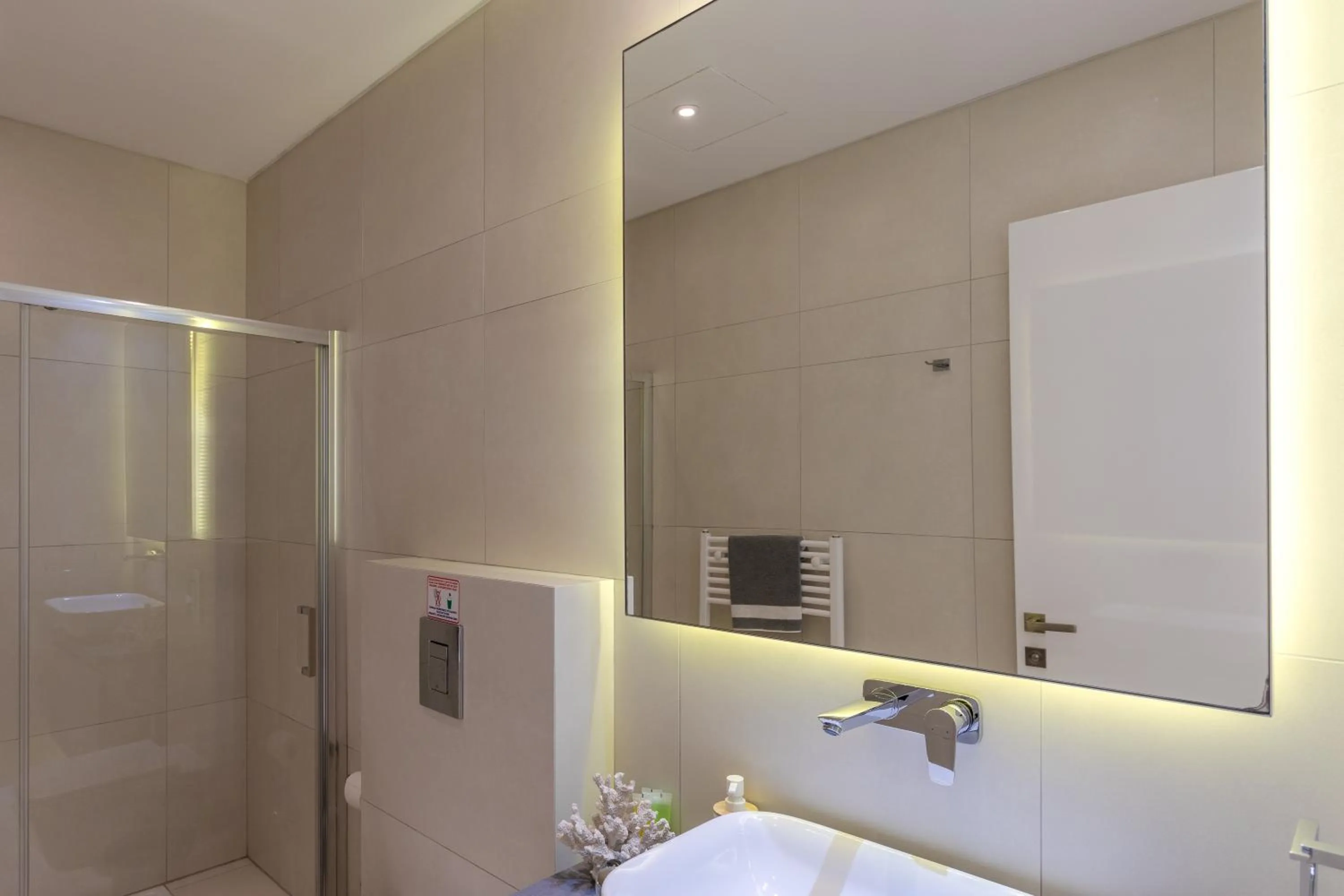 Shower in Vivo Mare Beachfront-Seaview Villas