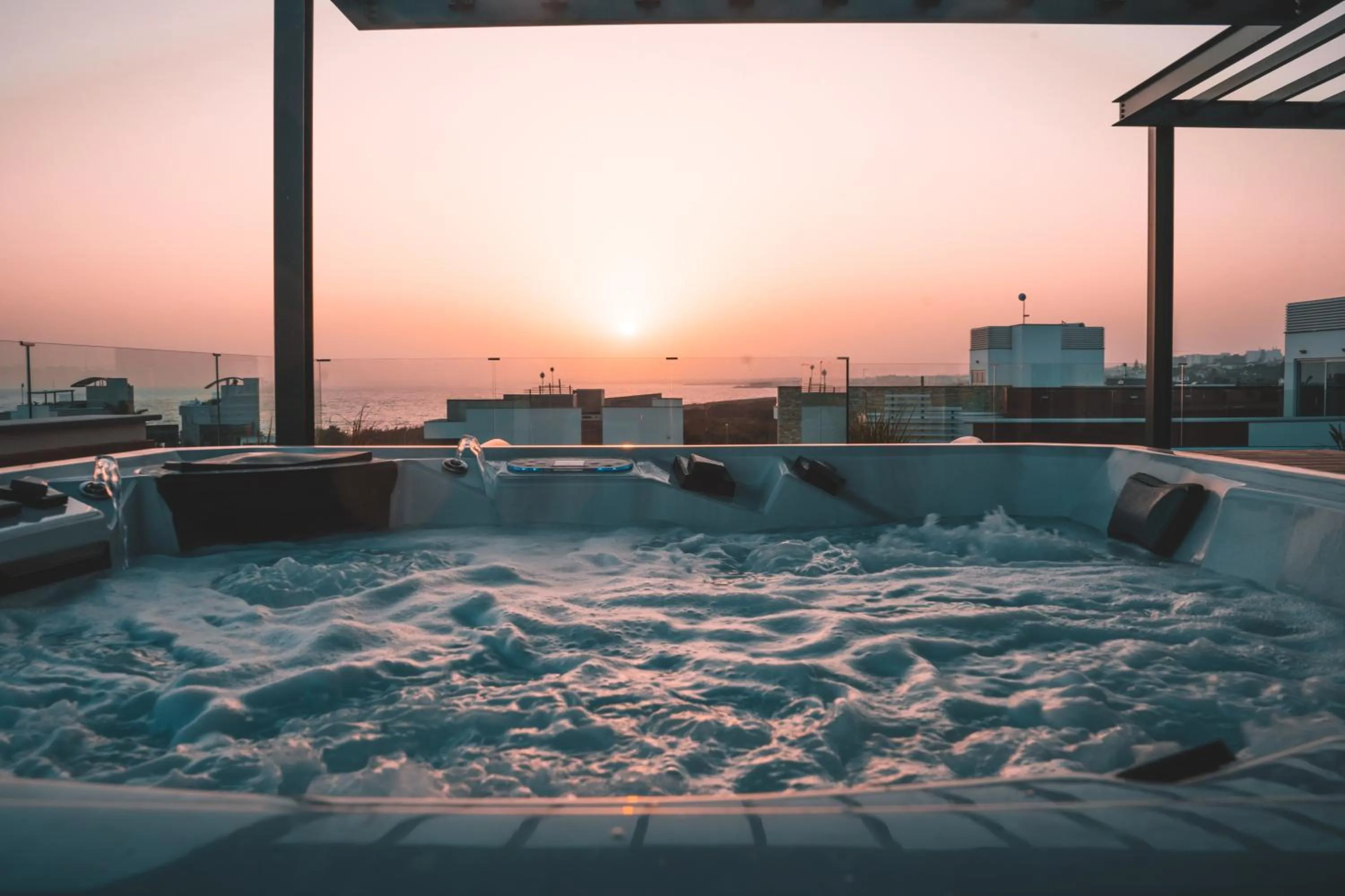 Hot Tub in Vivo Mare Beachfront-Seaview Villas