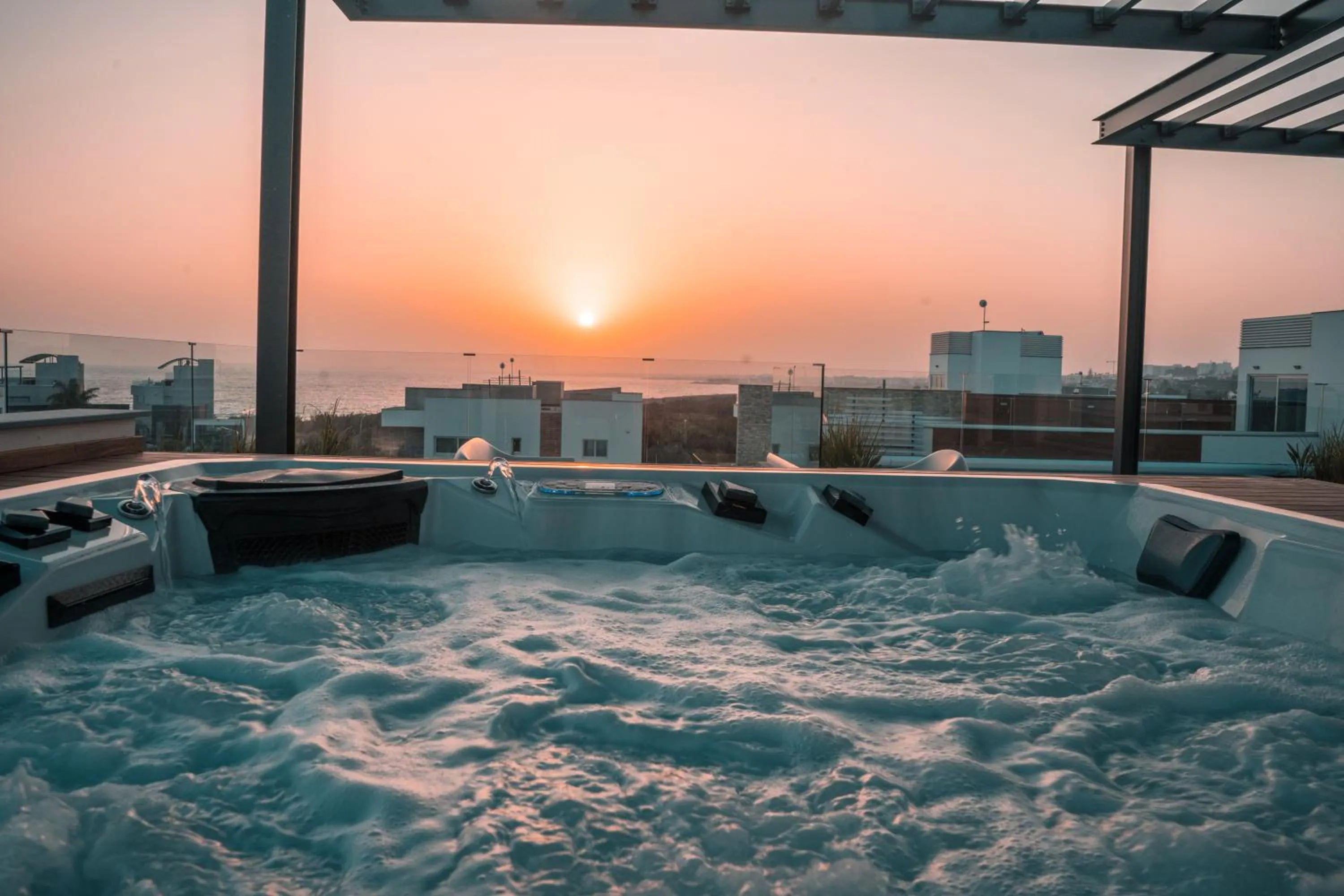 Hot Tub in Vivo Mare Beachfront-Seaview Villas