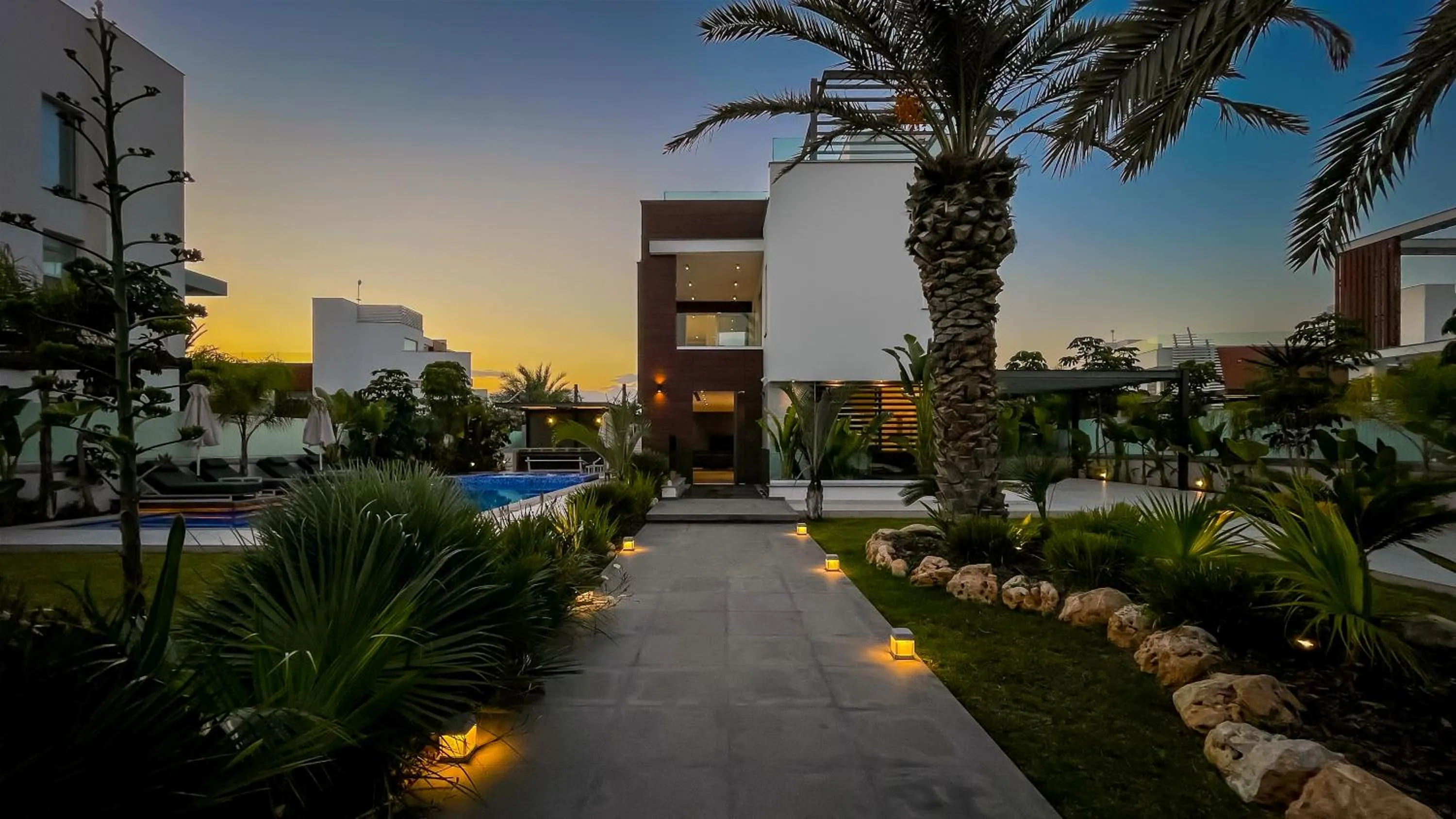 Garden in Vivo Mare Beachfront-Seaview Villas