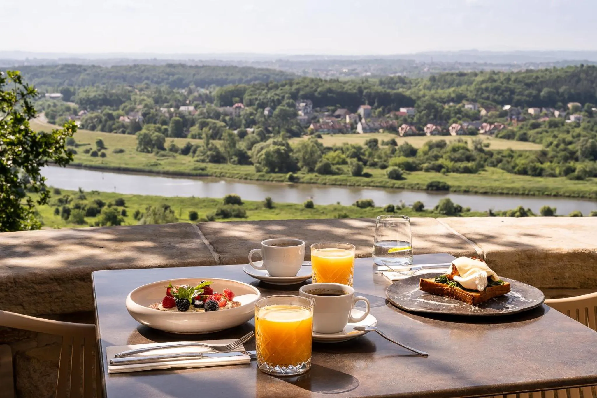 Restaurant/places to eat in Forest Hotel