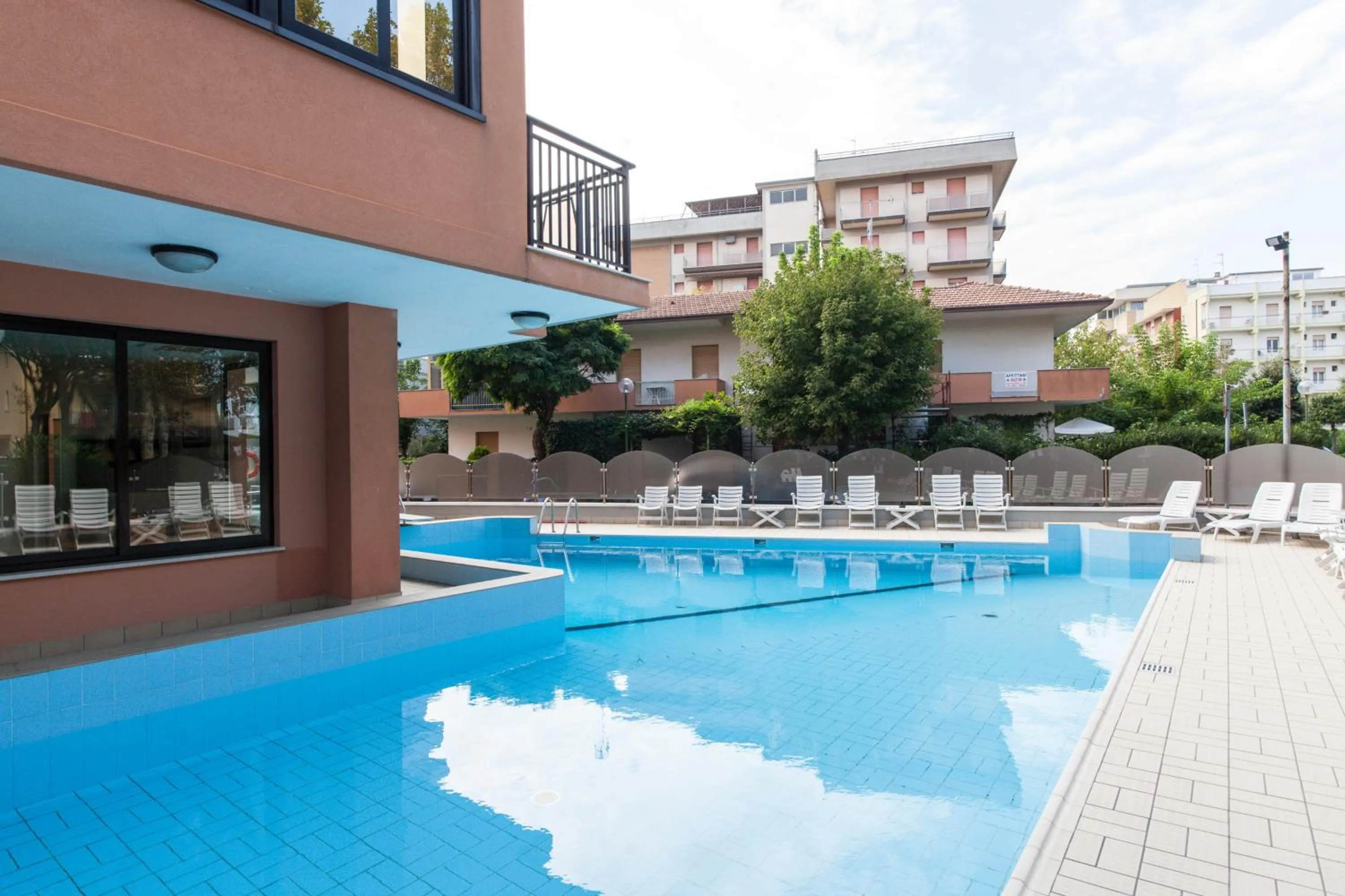 Swimming pool in Hotel Apollo