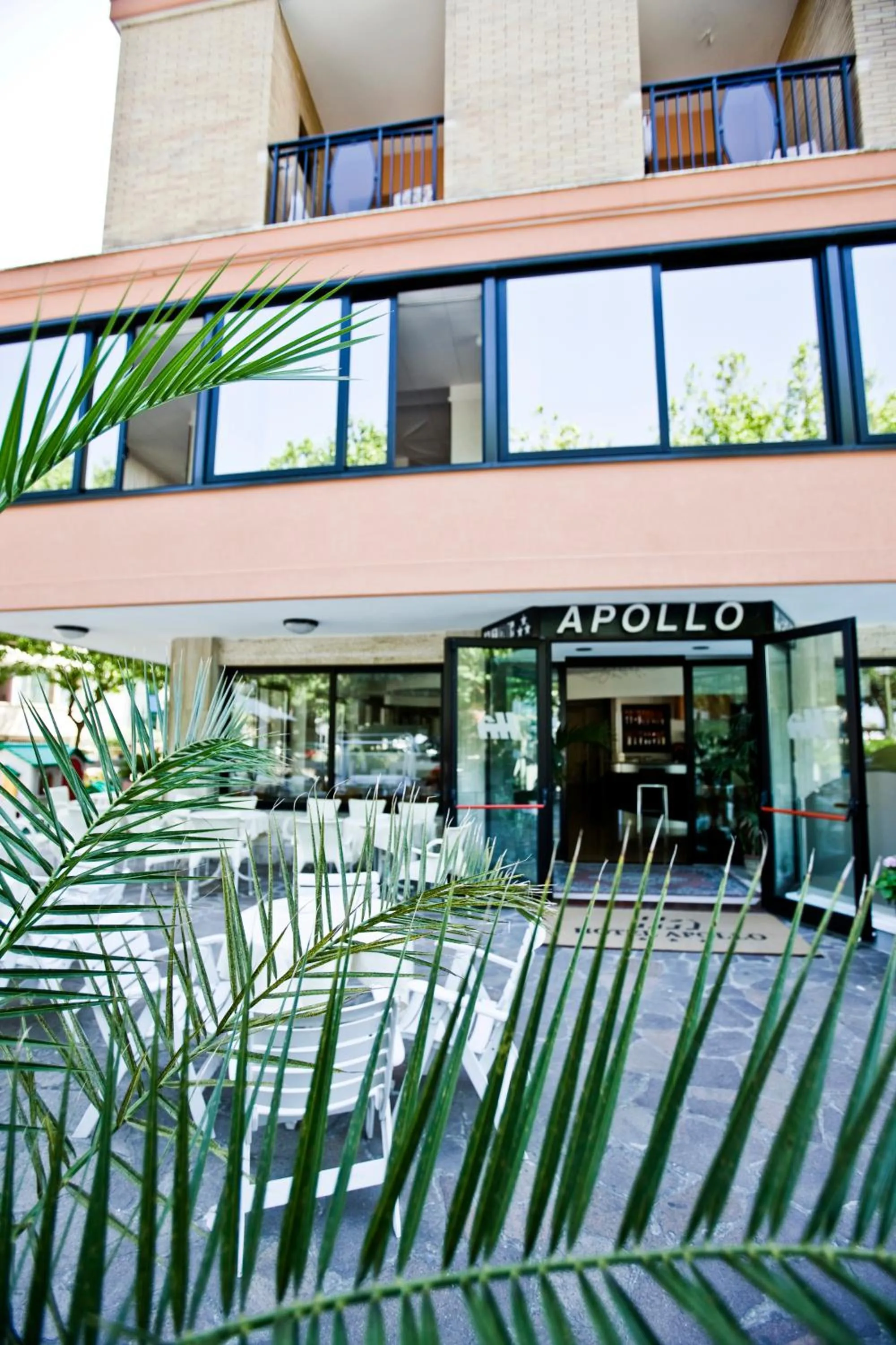 Facade/entrance in Hotel Apollo