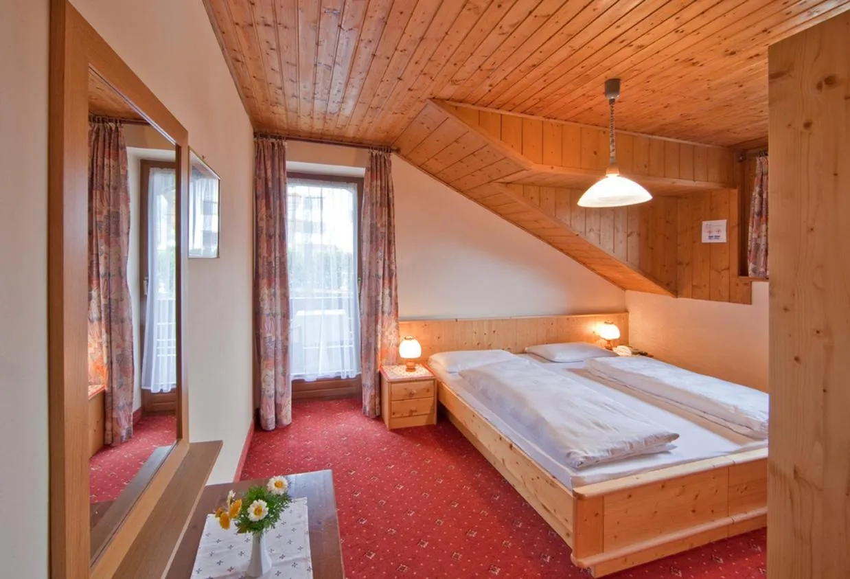 Bedroom, Bed in Hotel Rainegg