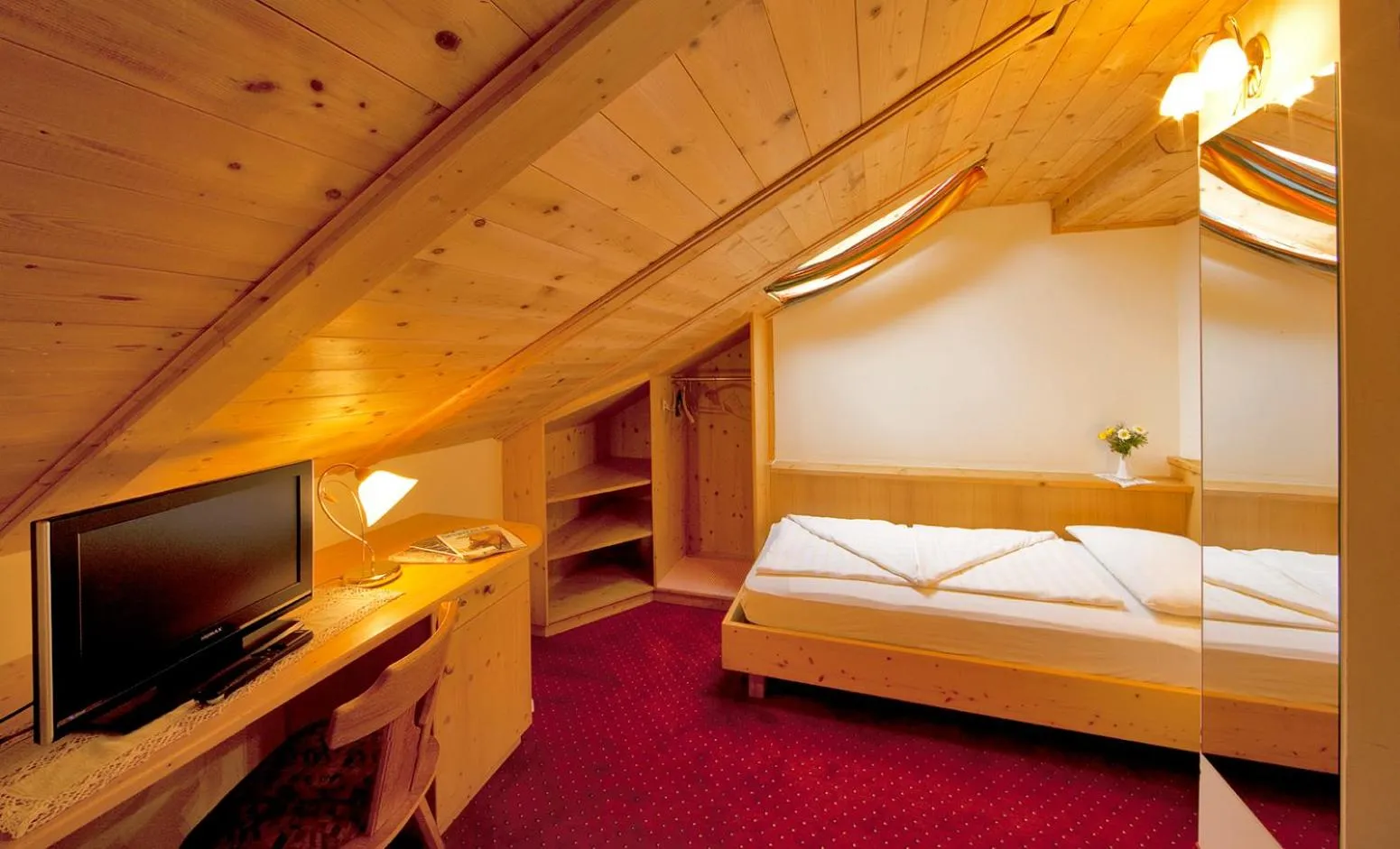 Bed in Hotel Rainegg