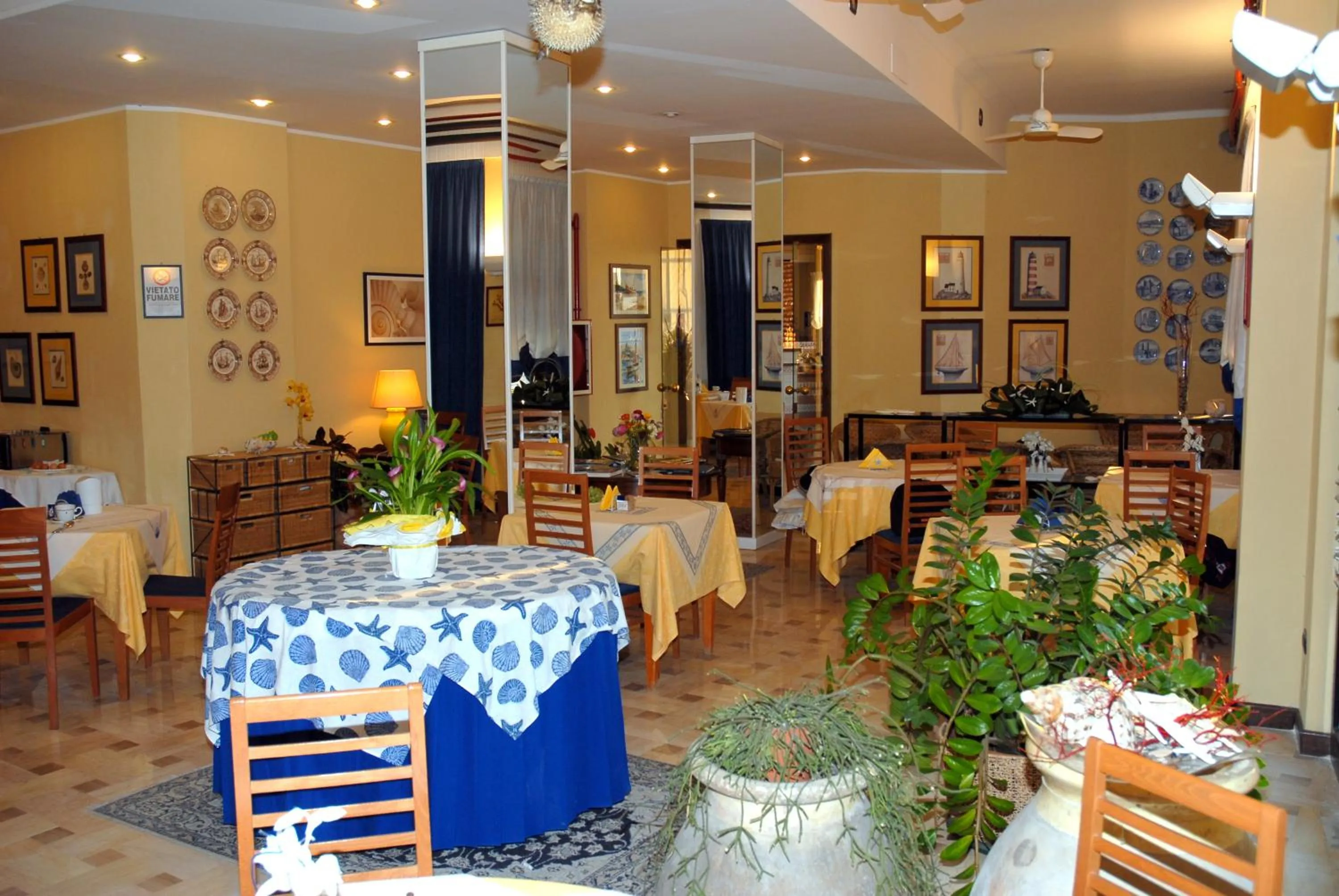 Restaurant/places to eat in Hotel Solemare