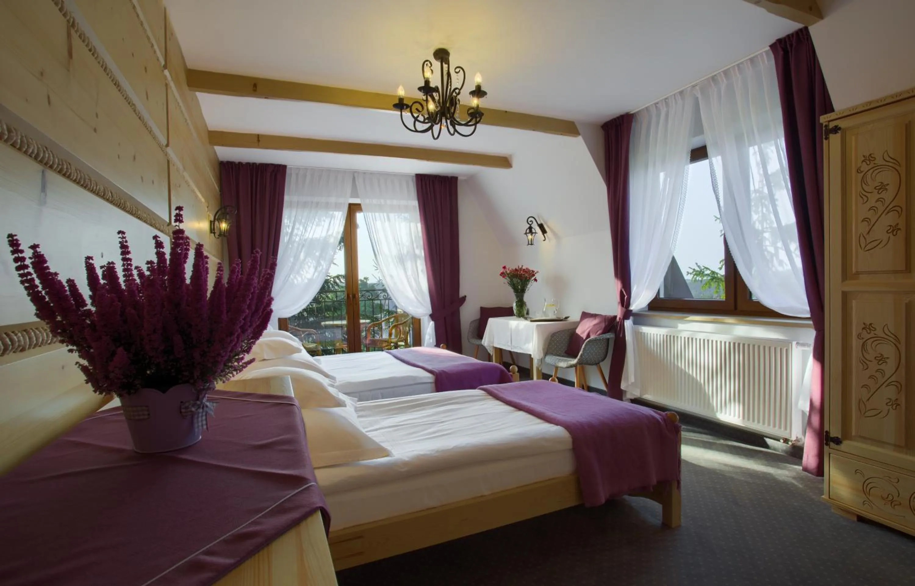 Seating area, Bed in ECO Willa Grand Karpatia Ski&Wellness