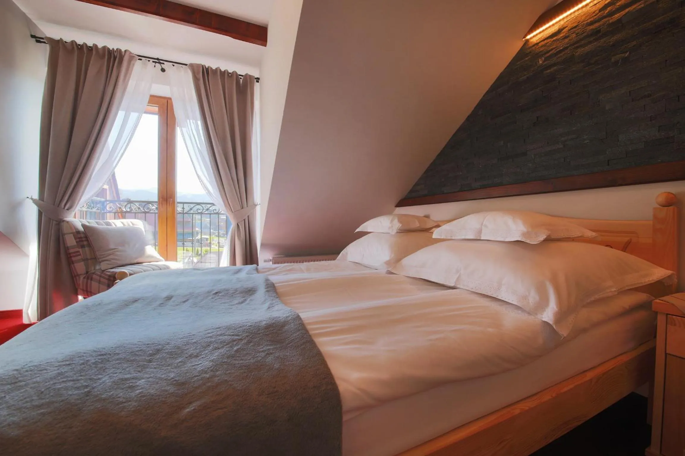 Balcony/Terrace, Bed in ECO Willa Grand Karpatia Ski&Wellness