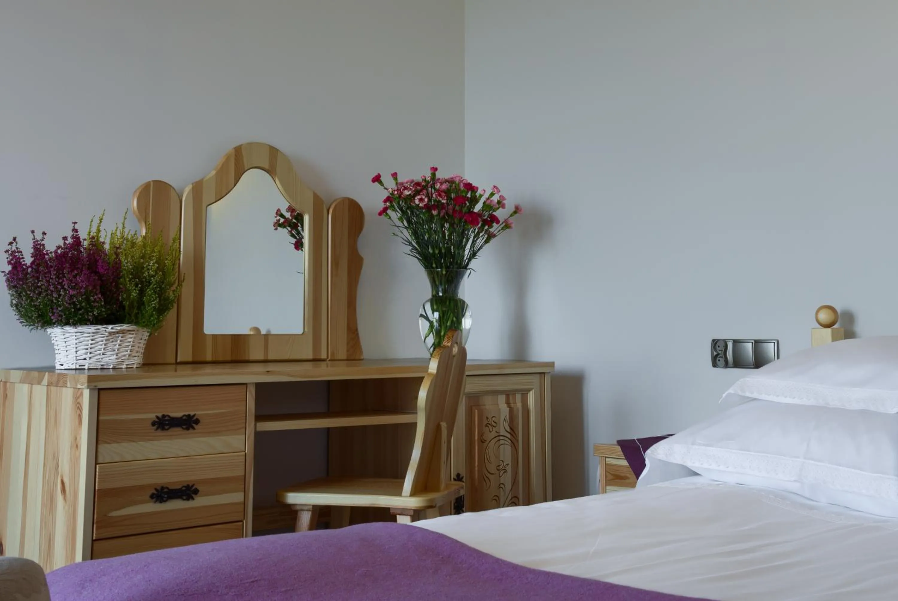 Seating area, Bed in ECO Willa Grand Karpatia Ski&Wellness