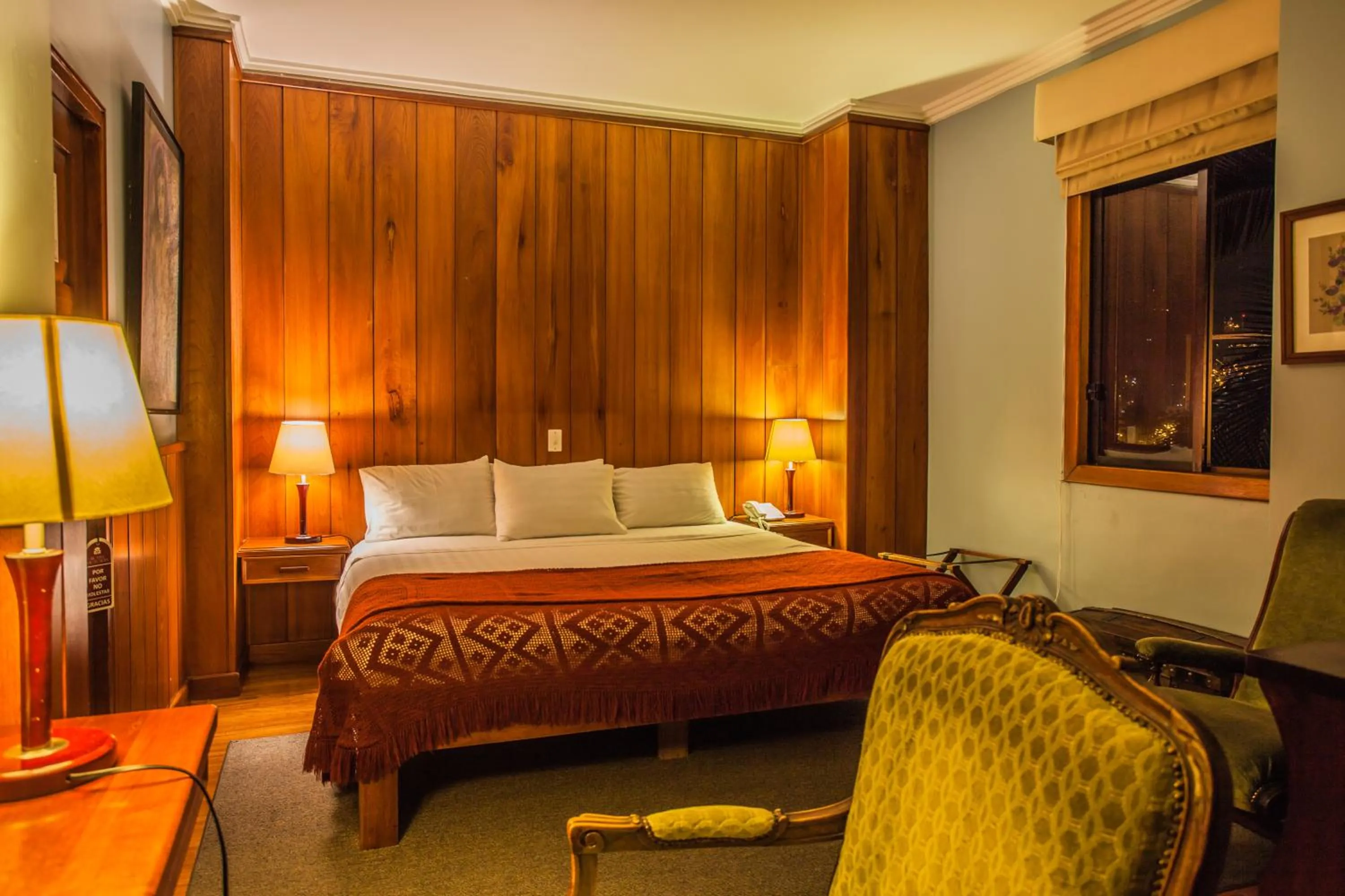 Bed in Hotel Victoria