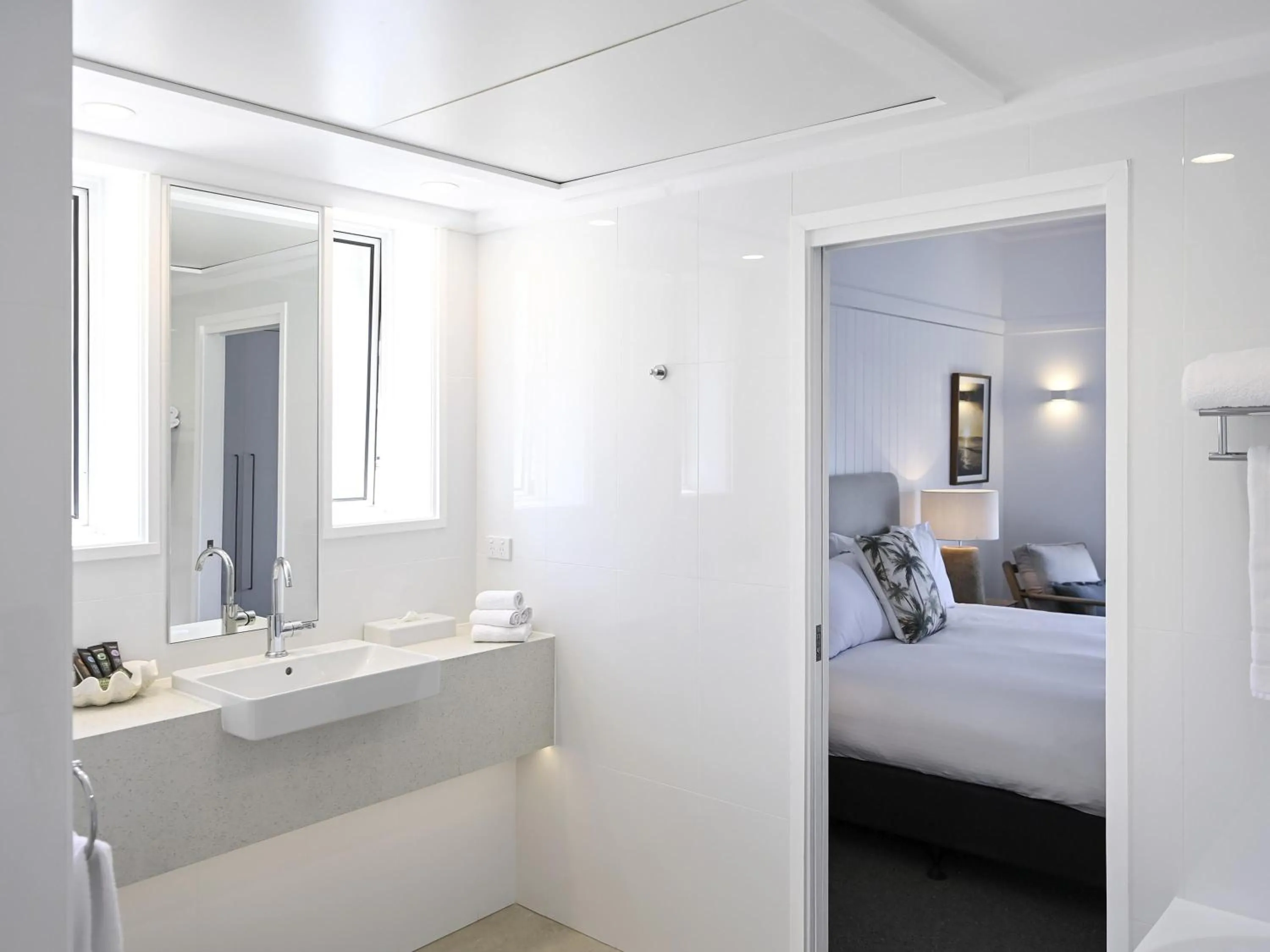 Bedroom, Bed in Novotel Sunshine Coast Resort