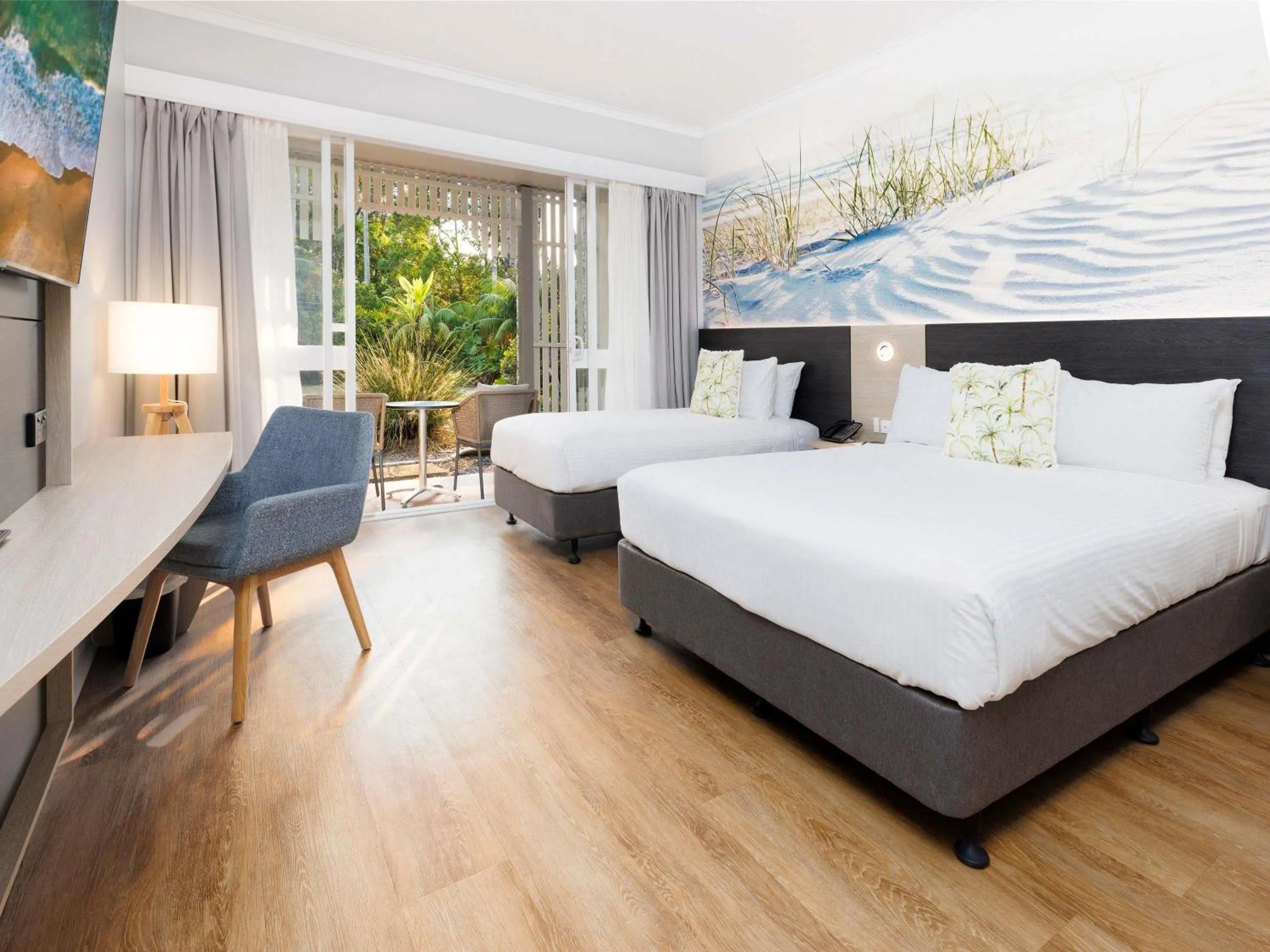 Bedroom, Bed in Novotel Sunshine Coast Resort