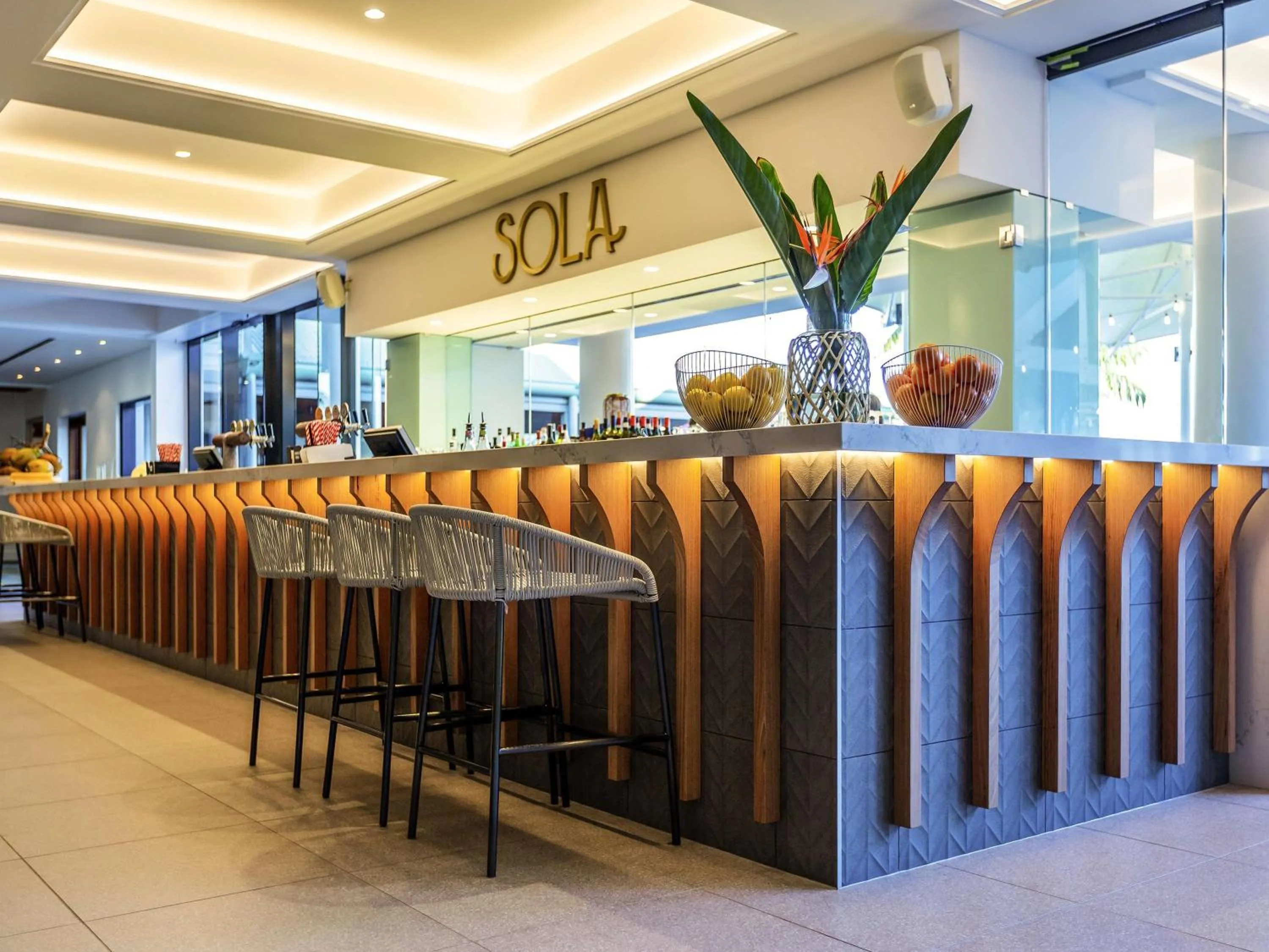 Lounge or bar in Novotel Sunshine Coast Resort