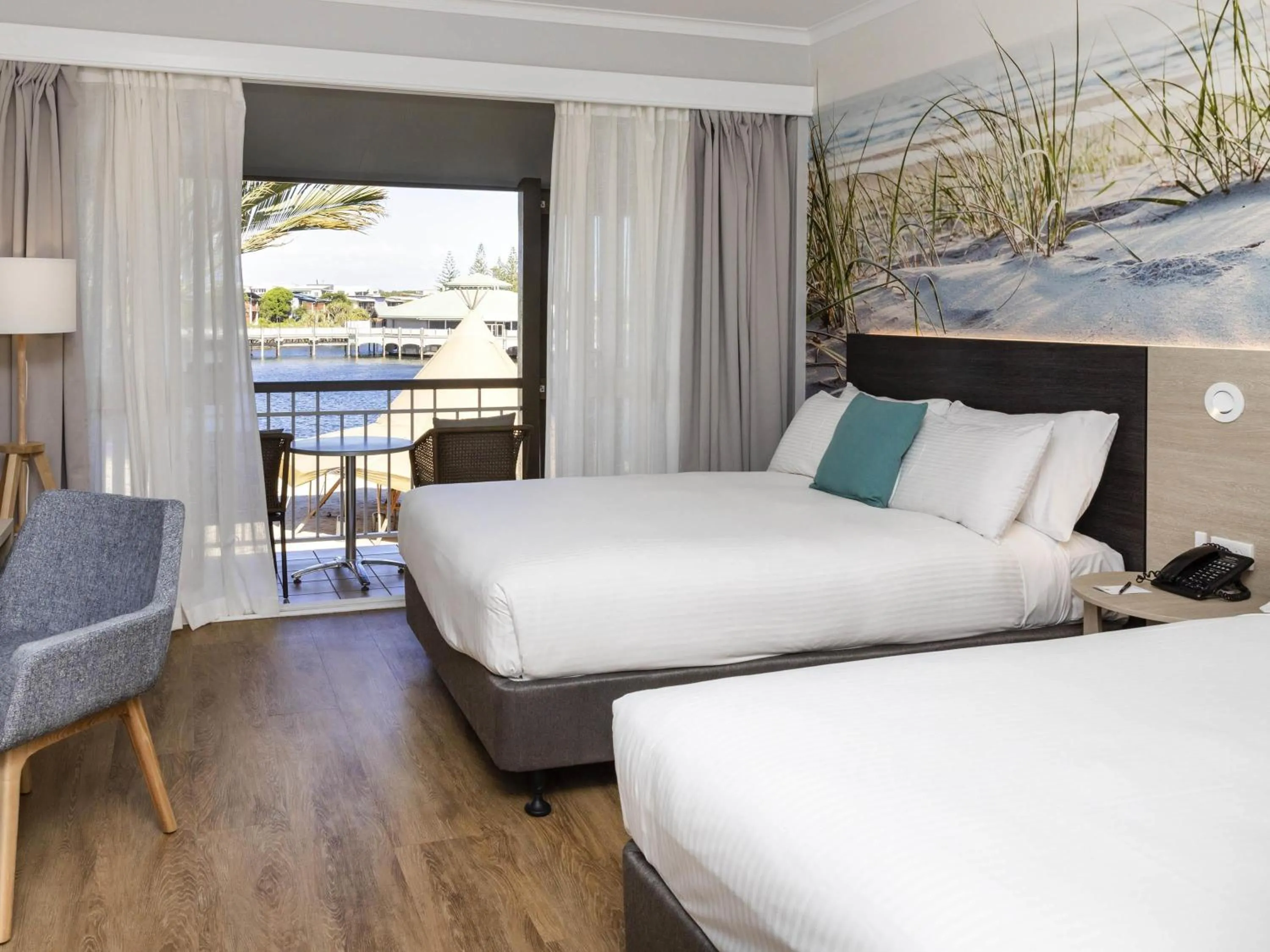 Bedroom, Bed in Novotel Sunshine Coast Resort