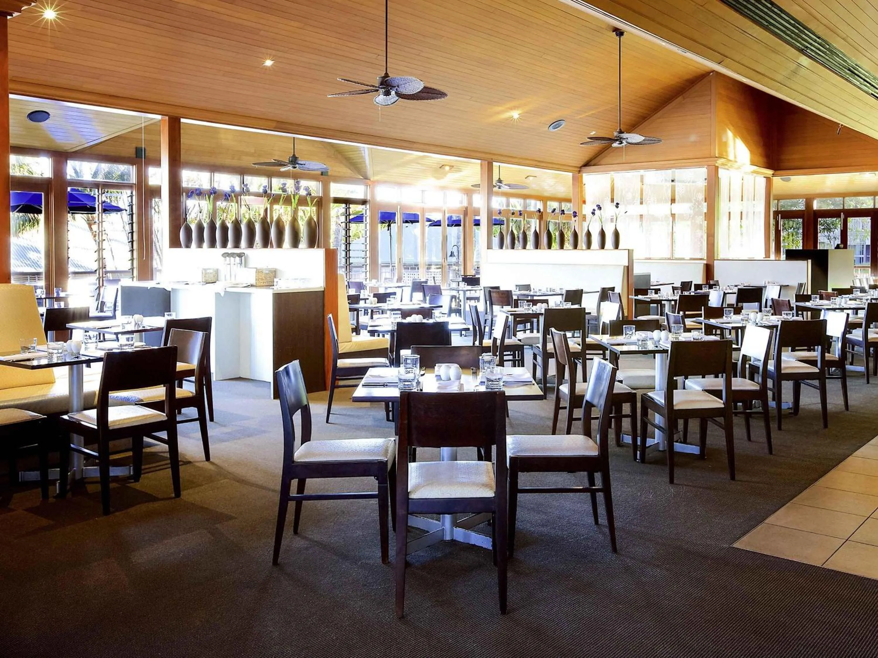 Restaurant/places to eat in Novotel Sunshine Coast Resort