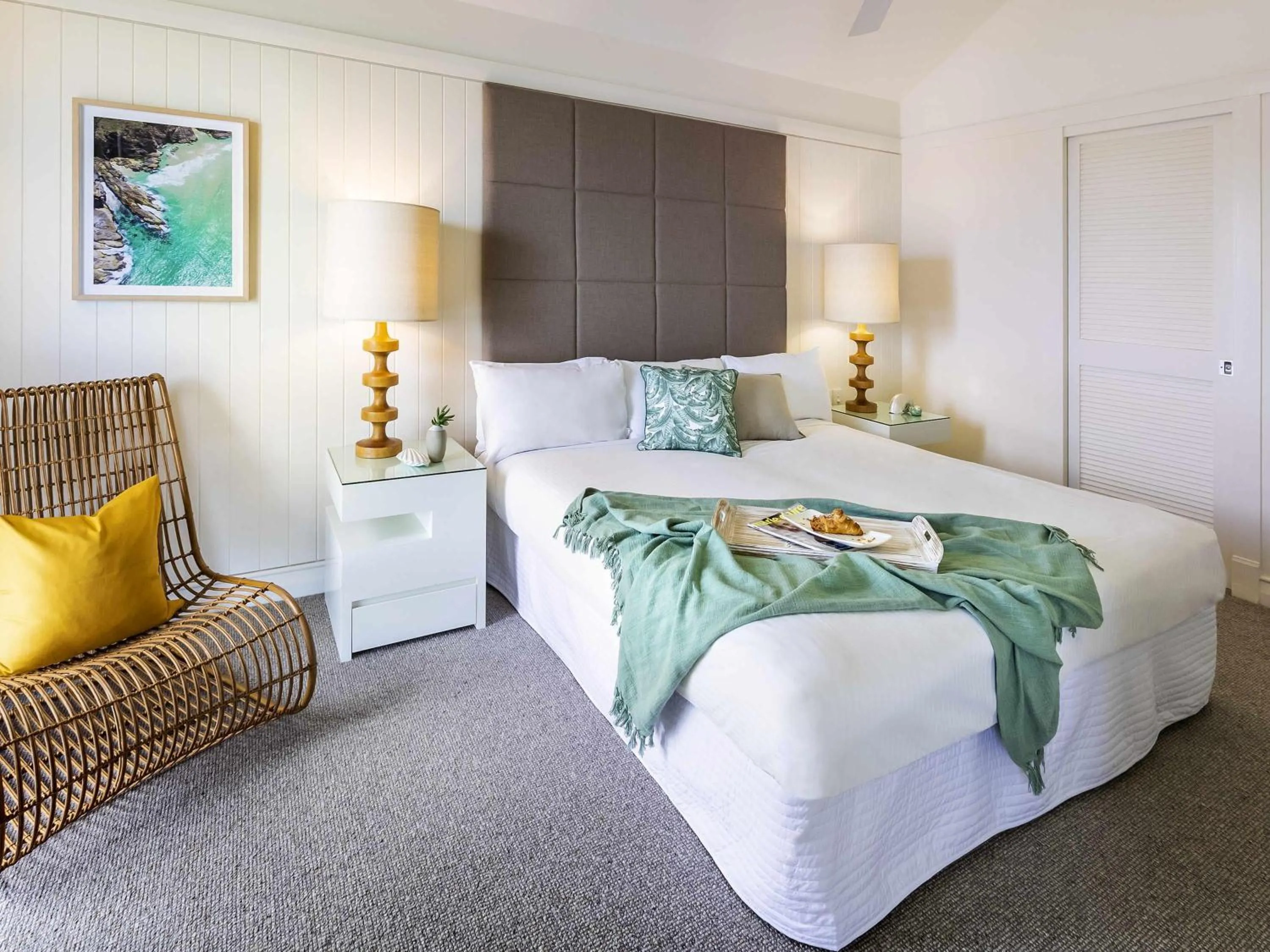 Bedroom, Bed in Novotel Sunshine Coast Resort