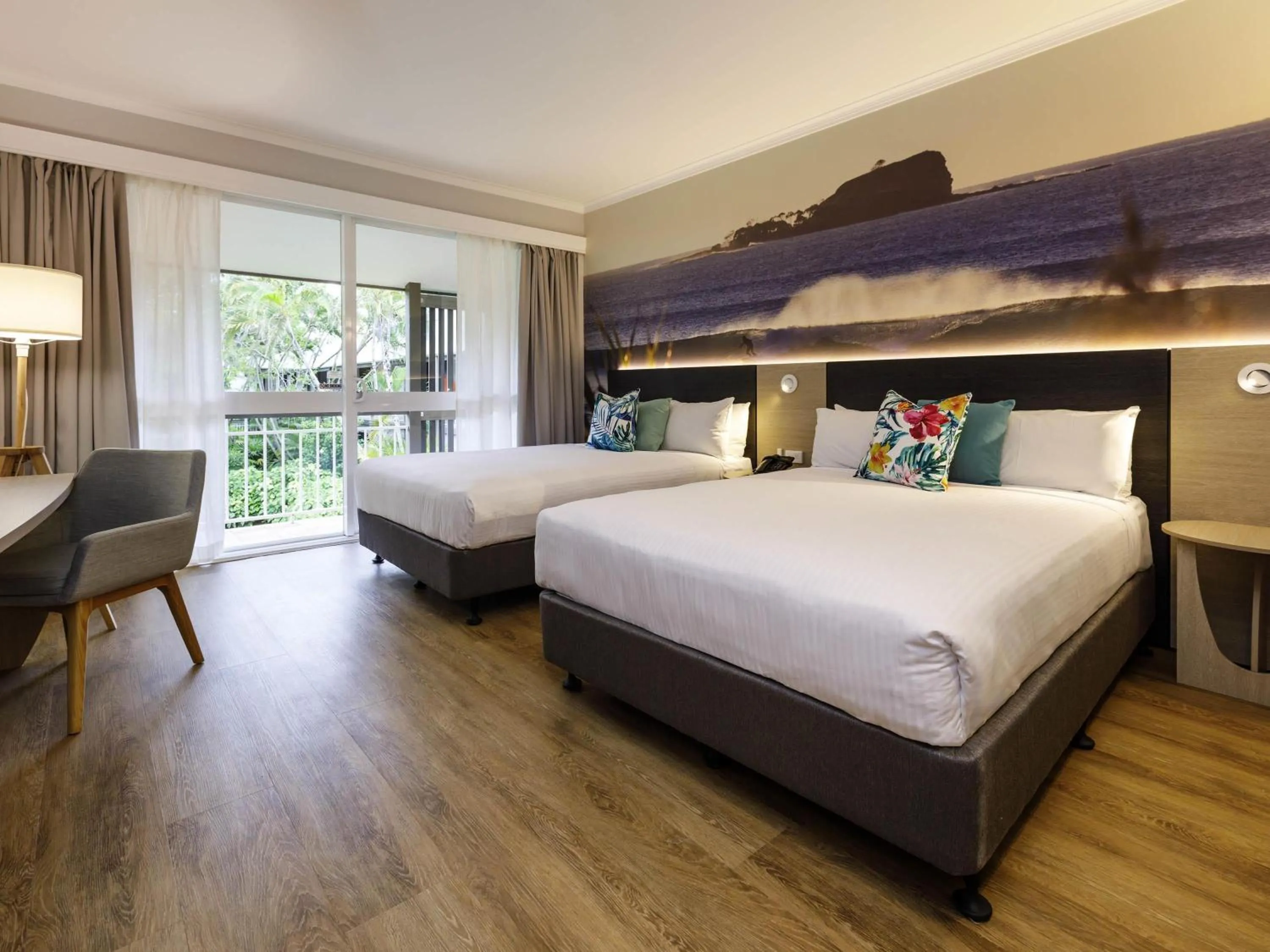 Bedroom, Bed in Novotel Sunshine Coast Resort