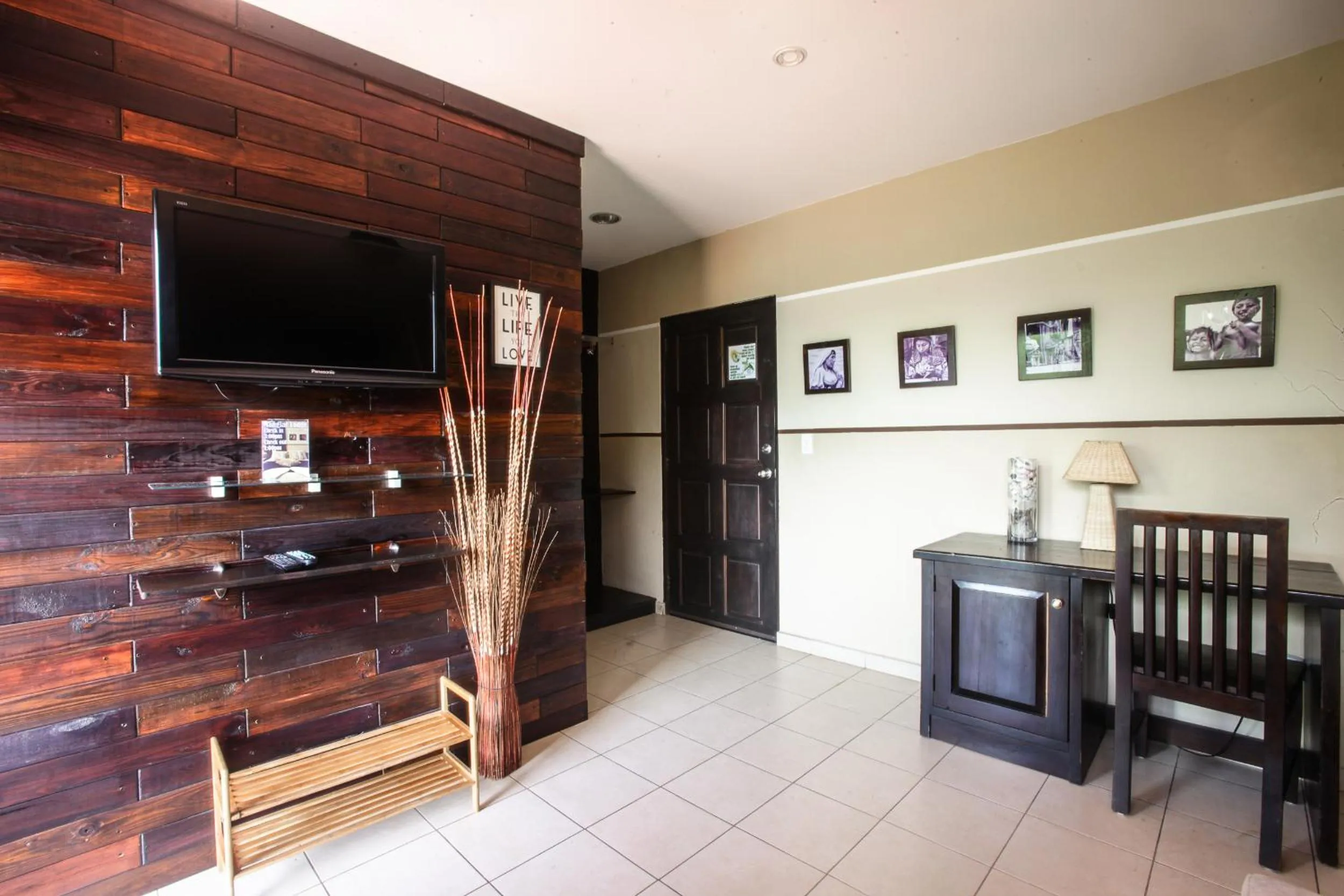 Photo of the whole room in Manglar Lodge