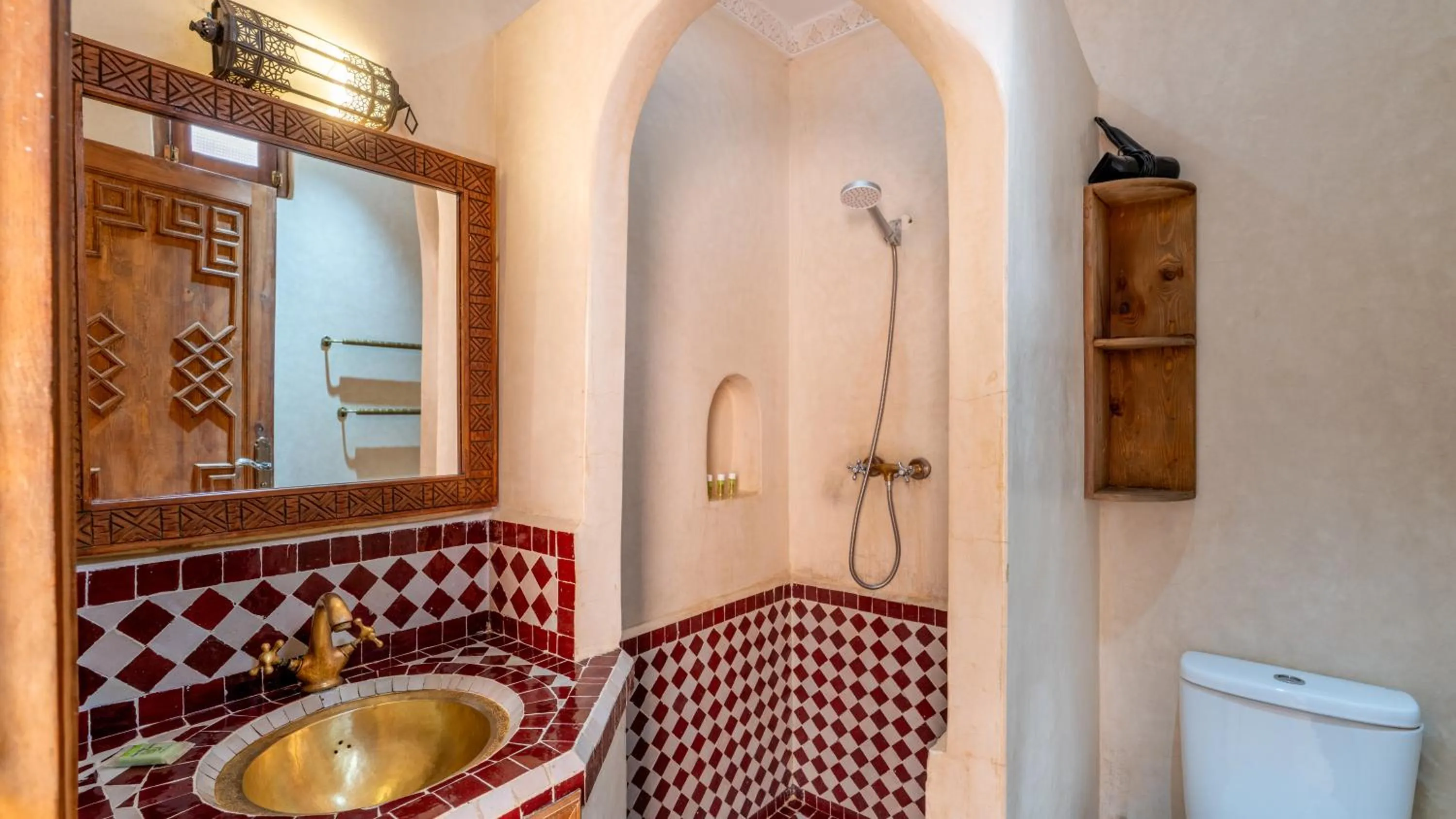 Shower in Riad Abaka hotel & boutique